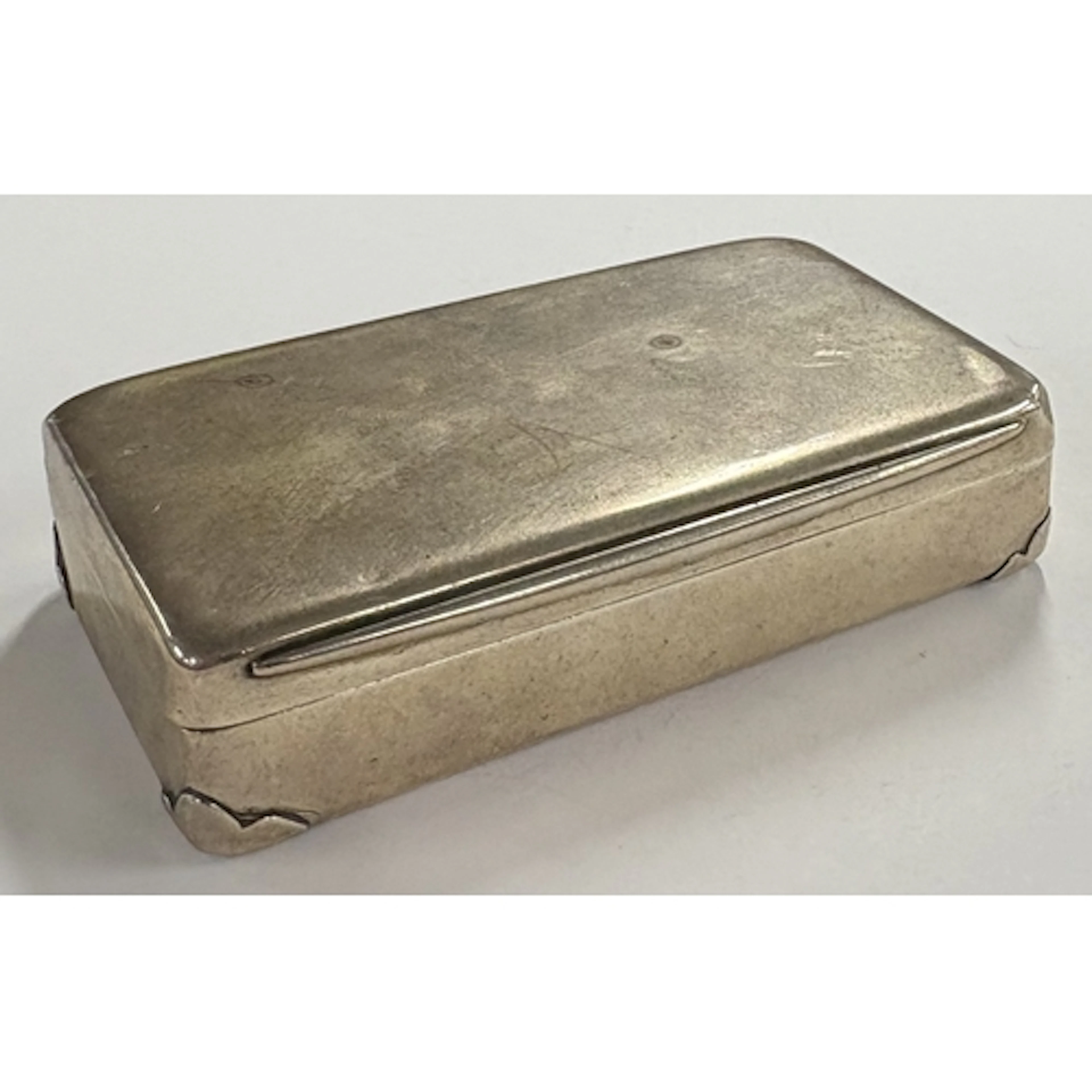 A clean Victorian silver snuff box. Birmingham 1847. By Edwa...