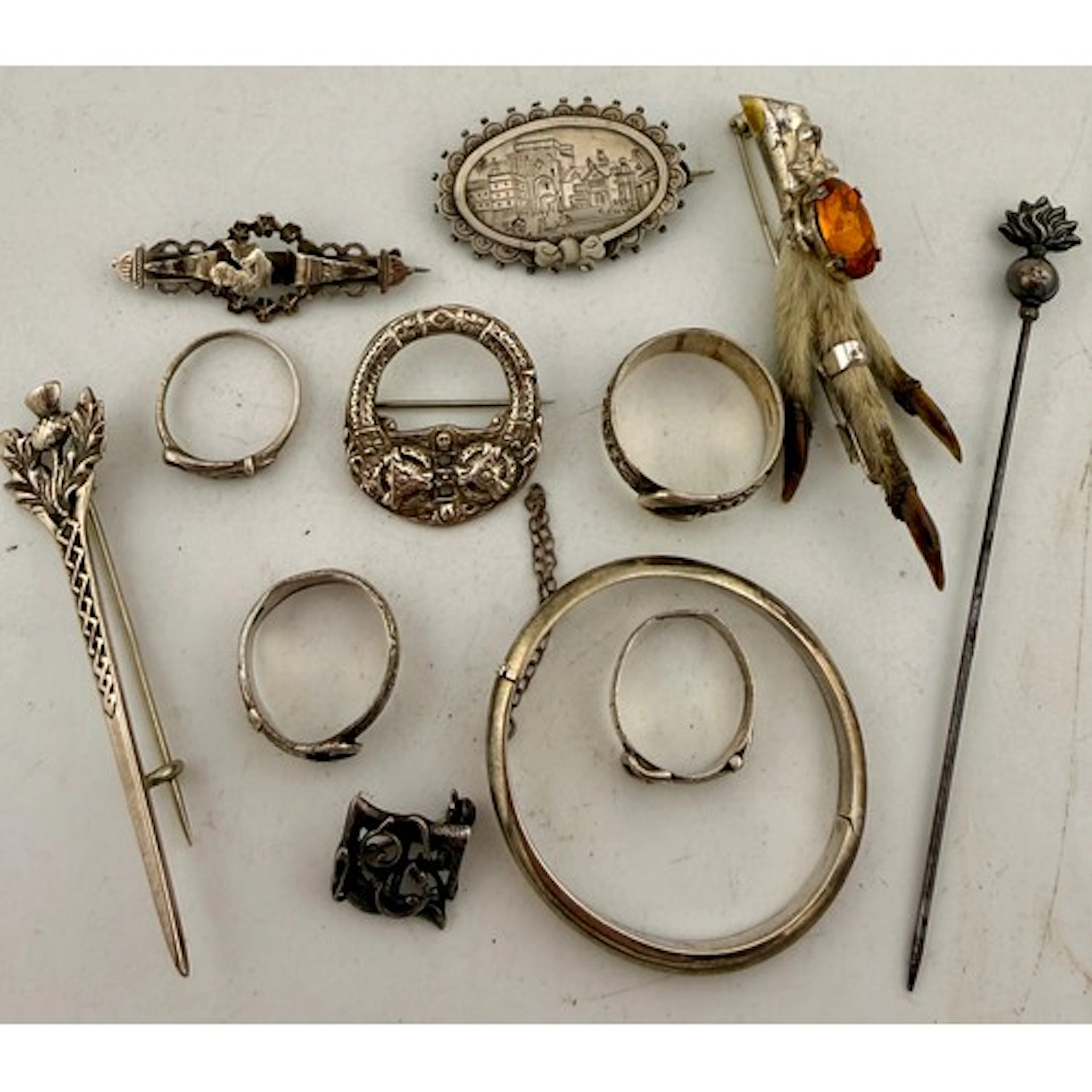 Hallmarked silver and sterling vintage jewellery to include ...