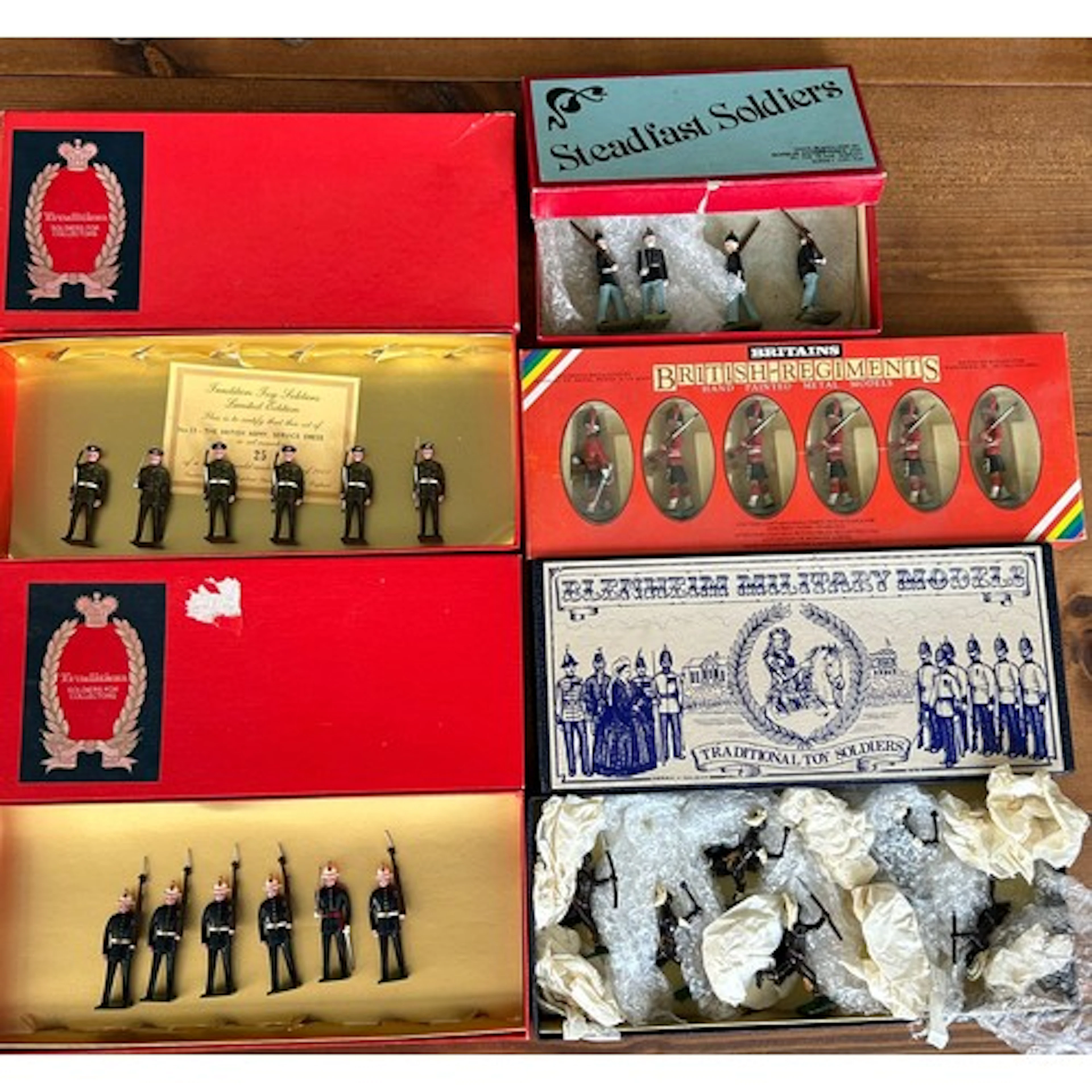 10 model soldier sets. BRITAINS 8826 Royal Artillery, 8834 L...