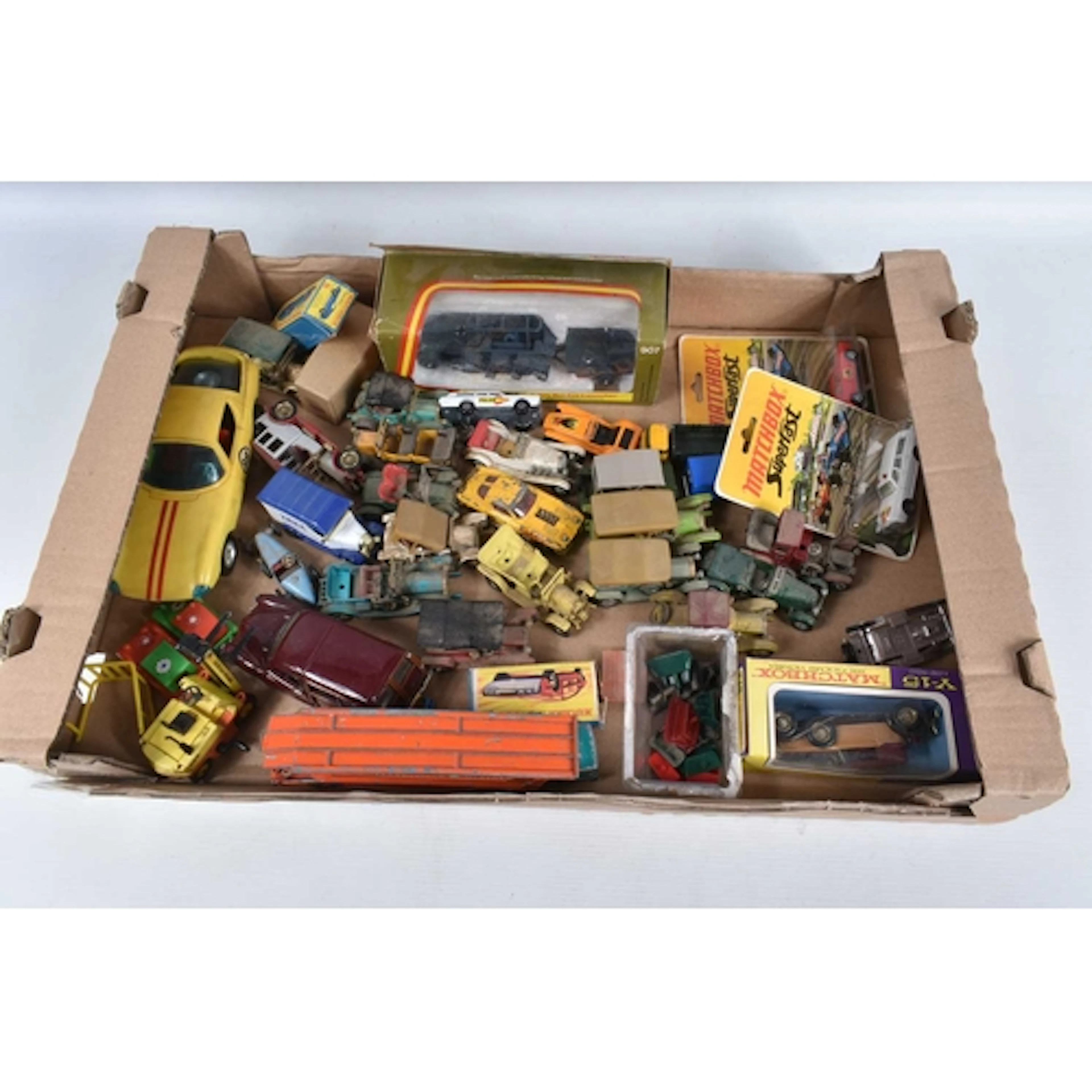 A QUANTITY OF BOXED AND UNBOXED DIECAST MODEL VEHICLES, to i...