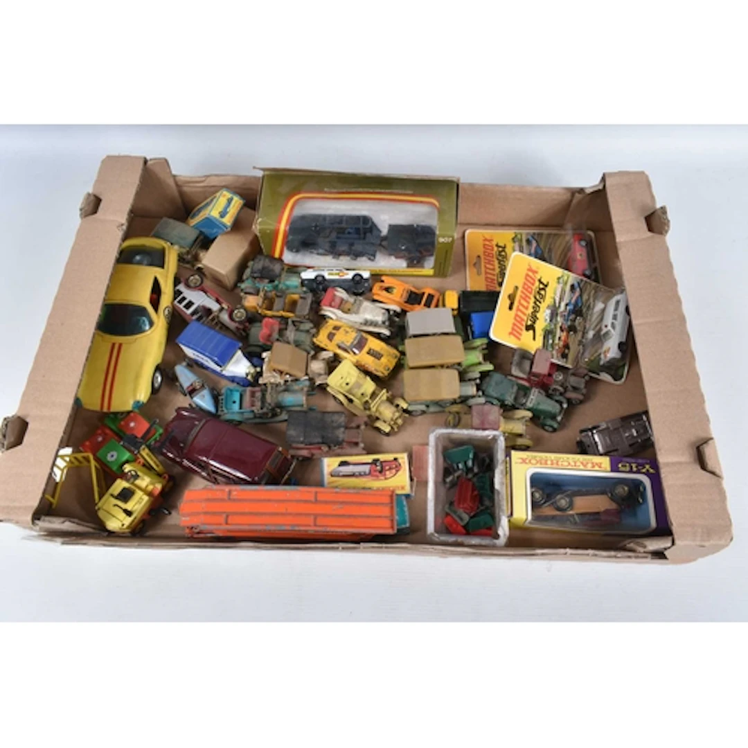 A QUANTITY OF BOXED AND UNBOXED DIECAST MODEL VEHICLES, to i...