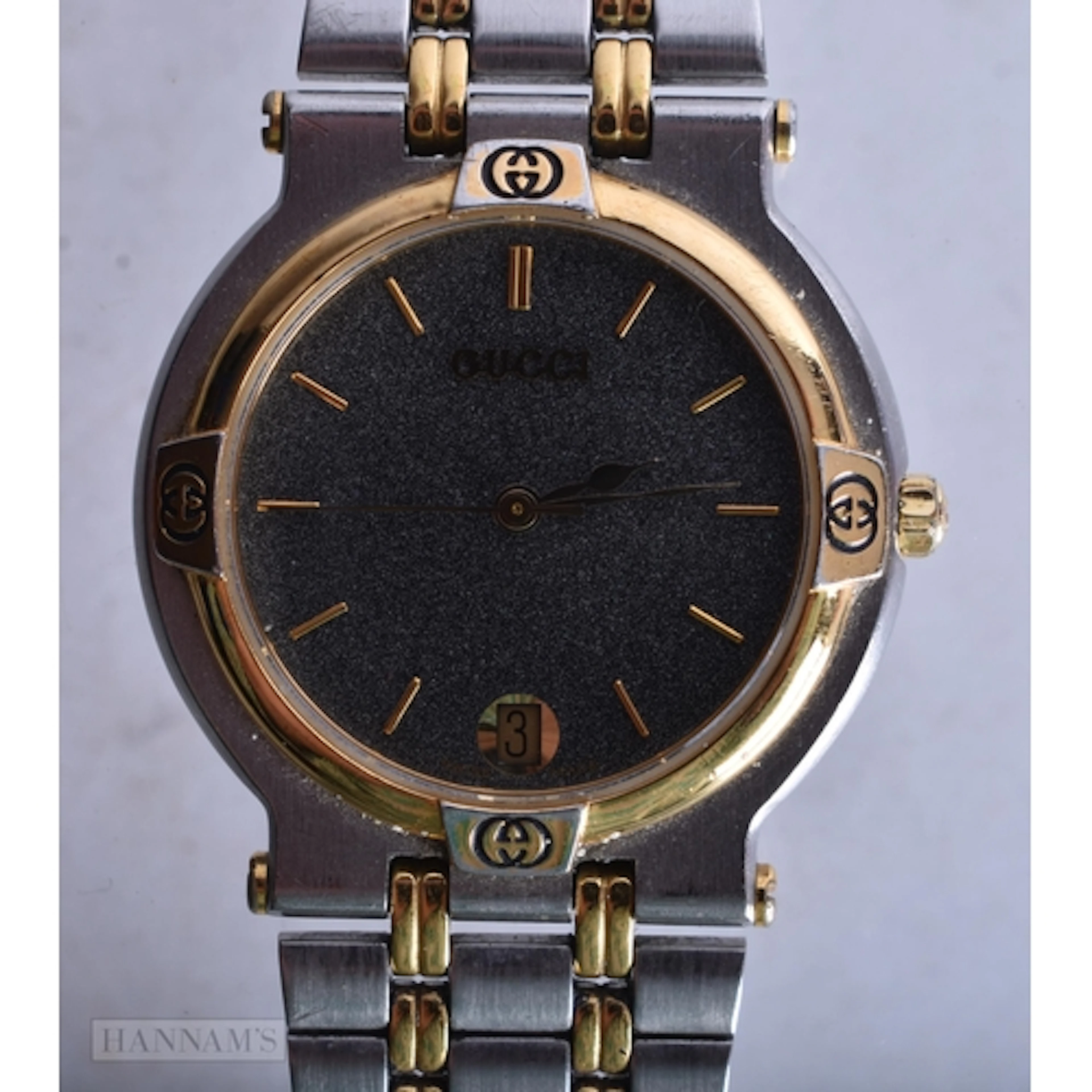 A GUCCI WRIST WATCH. Running. 2.75 cm wide.