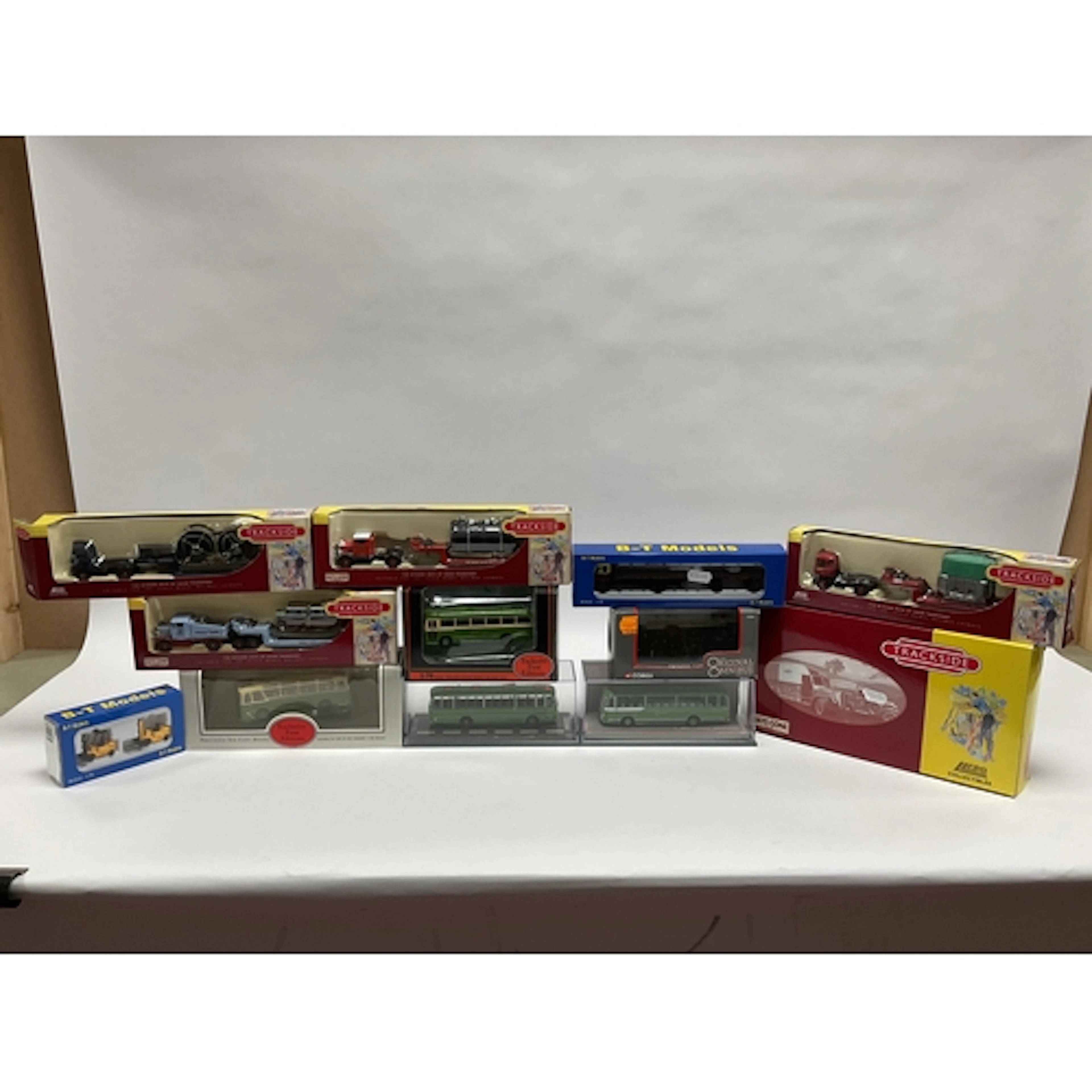 Fourteen 1:76th scale diecast model lineside vehicles by EFE...