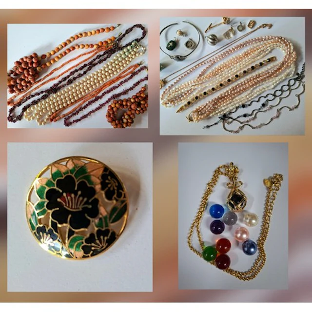A quantity of vintage costume jewellery to include a garnet ...