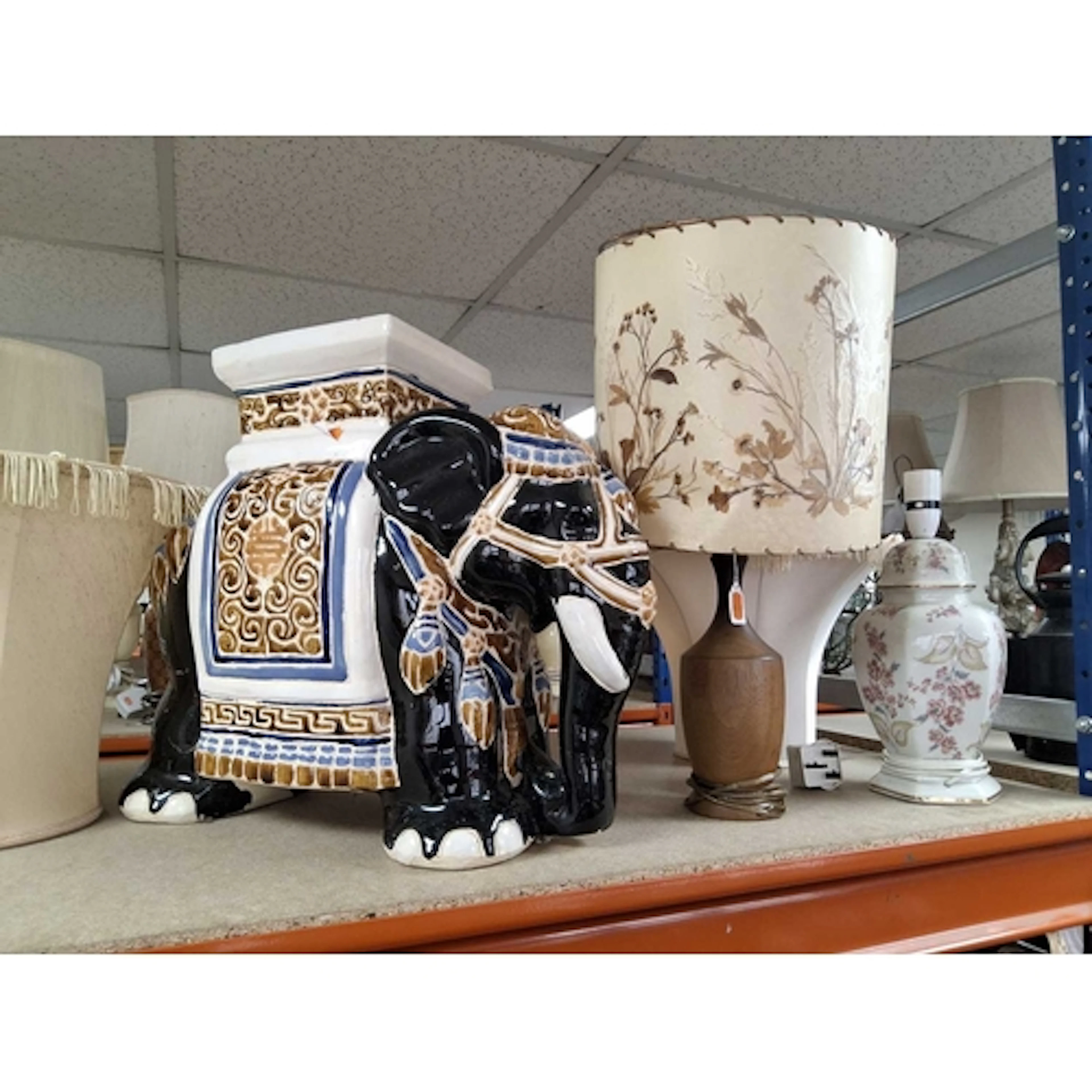 A SMALL GROUP OF HOUSEHOLD ITEMS to include a ceramic elepha...