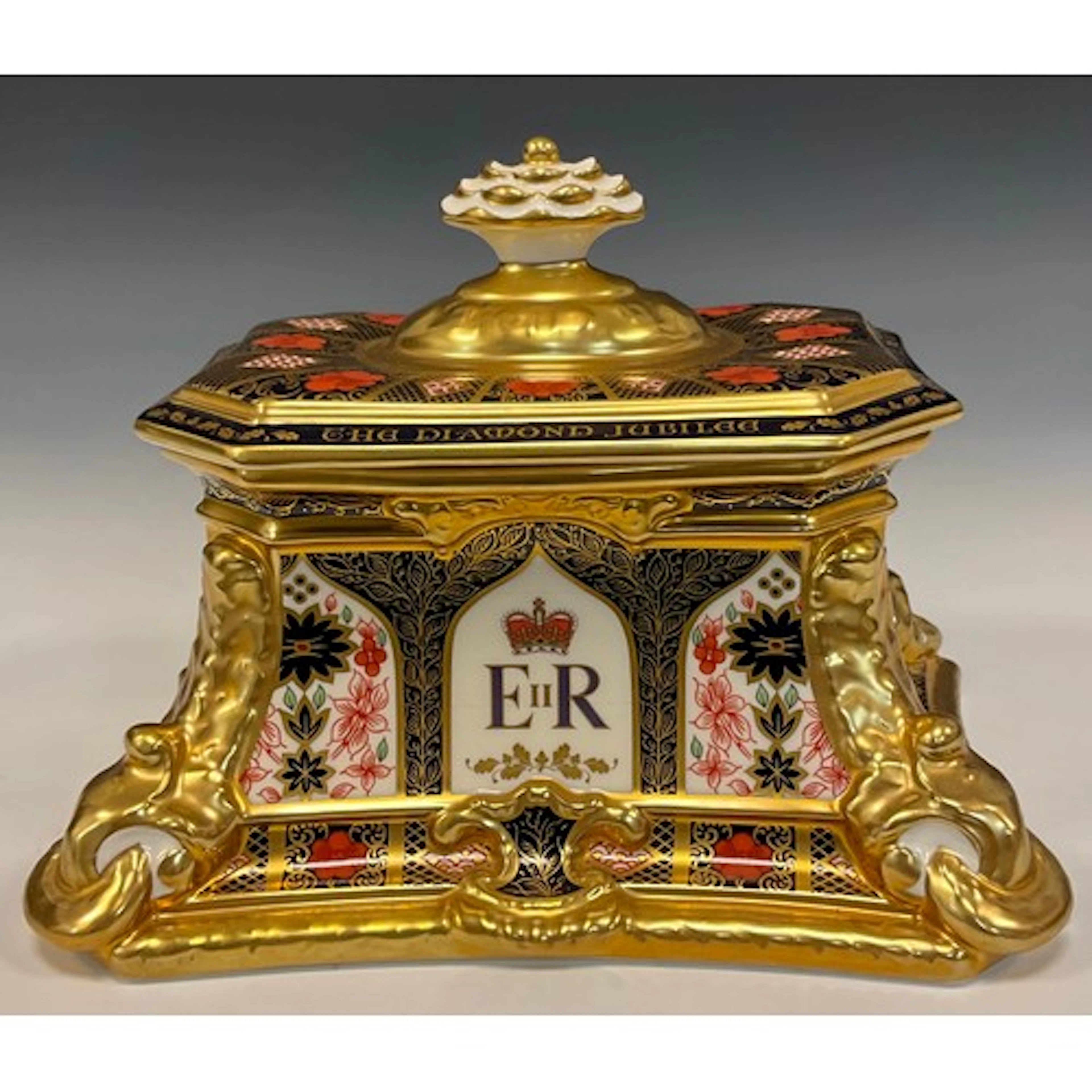 A scarce Royal Crown Derby 1128 Imari Queen Elizabeth II Dia...
