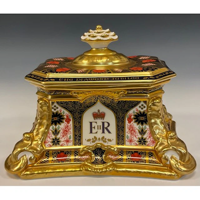 A scarce Royal Crown Derby 1128 Imari Queen Elizabeth II Dia...