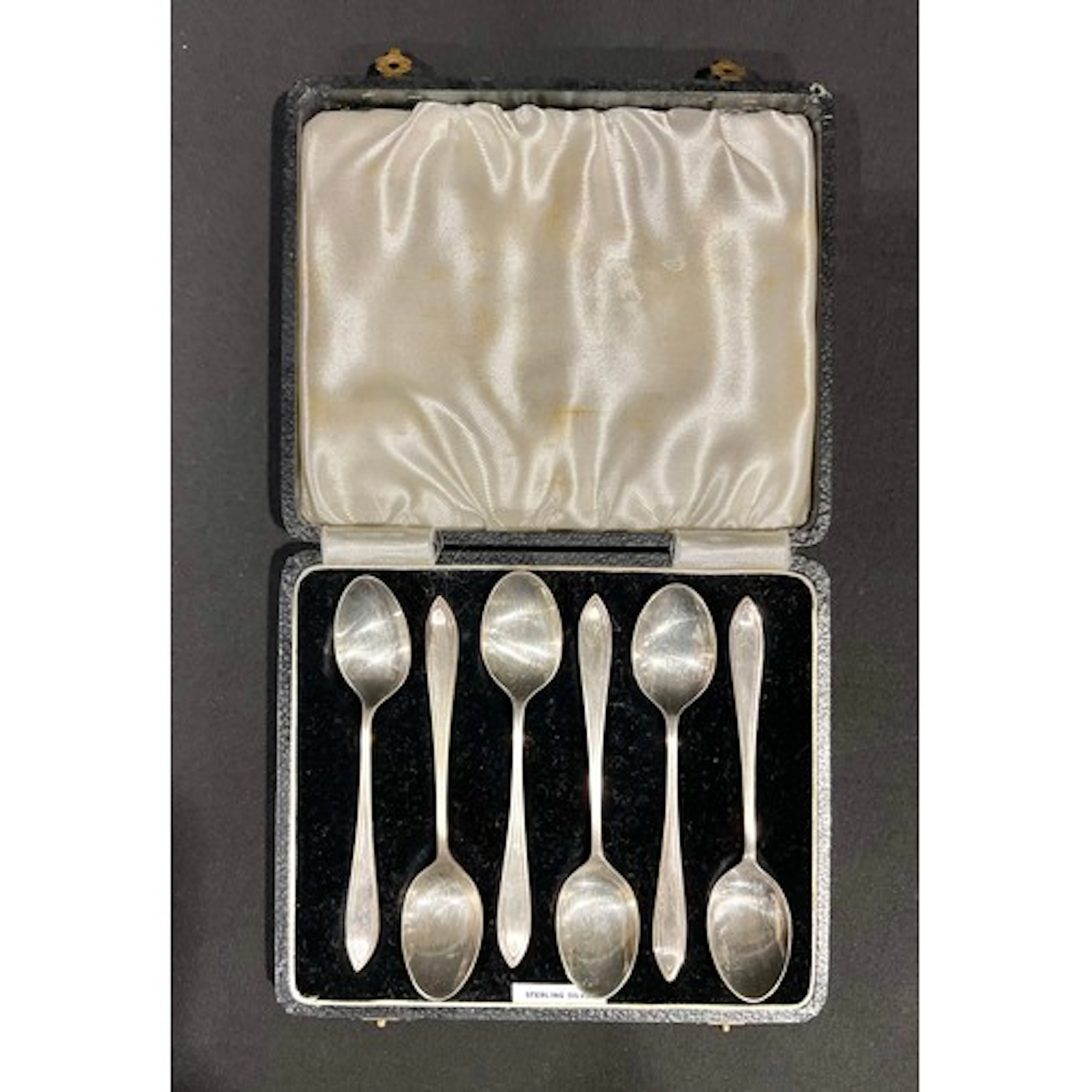 A set of six George V silver teaspoons, each 10.5cm long, Bi...