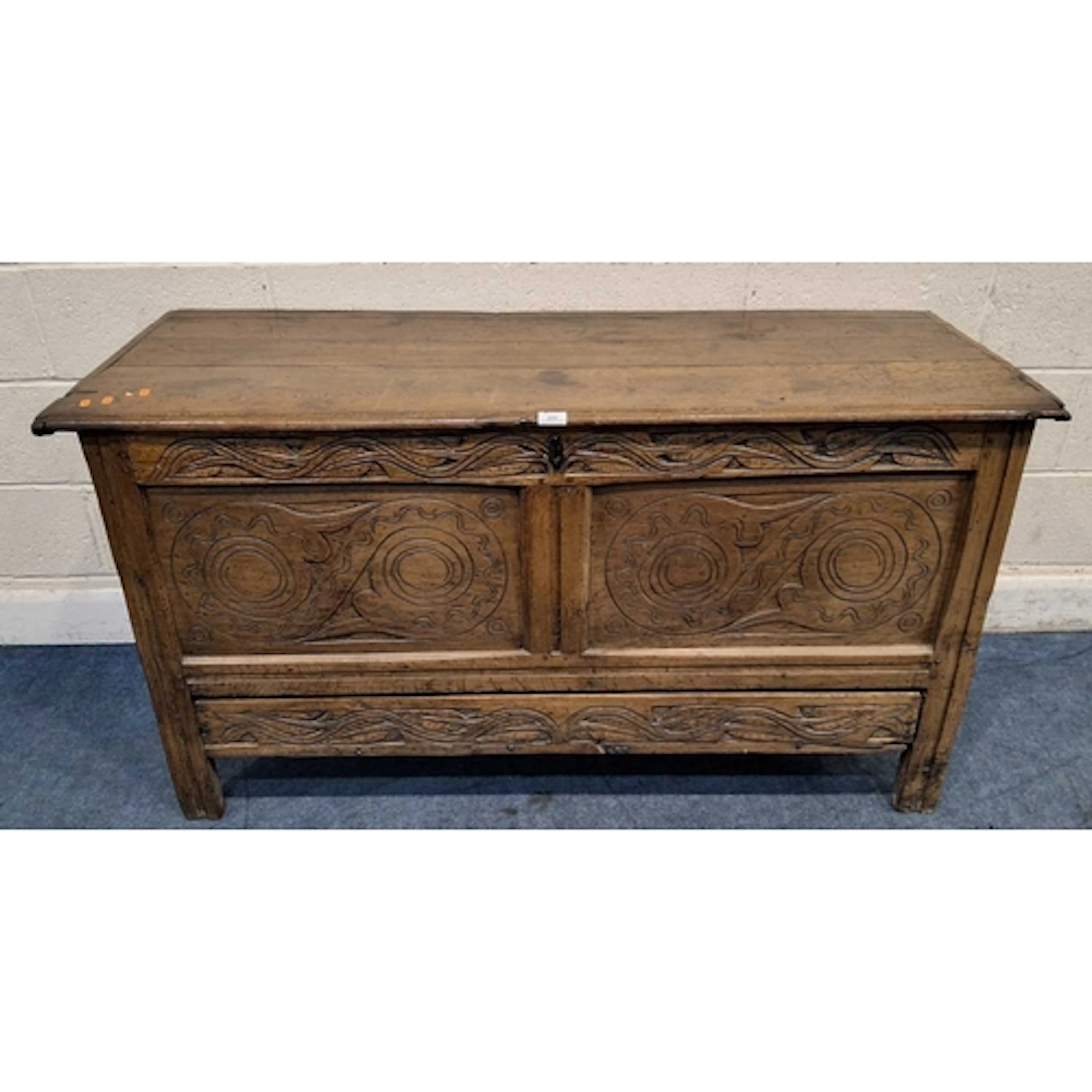 A GEORGIAN OAK MULE CHEST, with a hinged lid and a single dr...