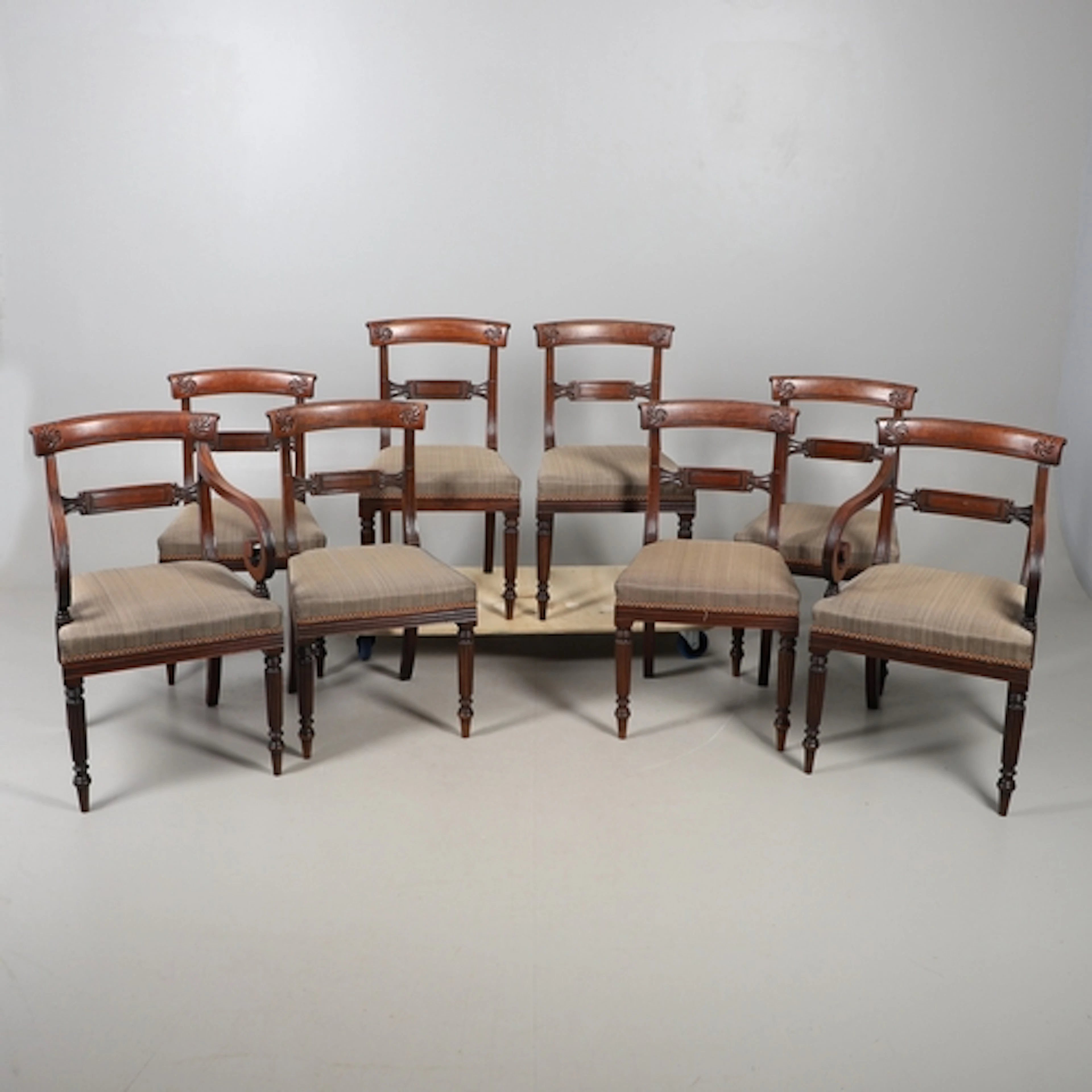 A SET OF GOOD EIGHT WILLIAM IV MAHOGANY BAR BACK DINING CHAI...