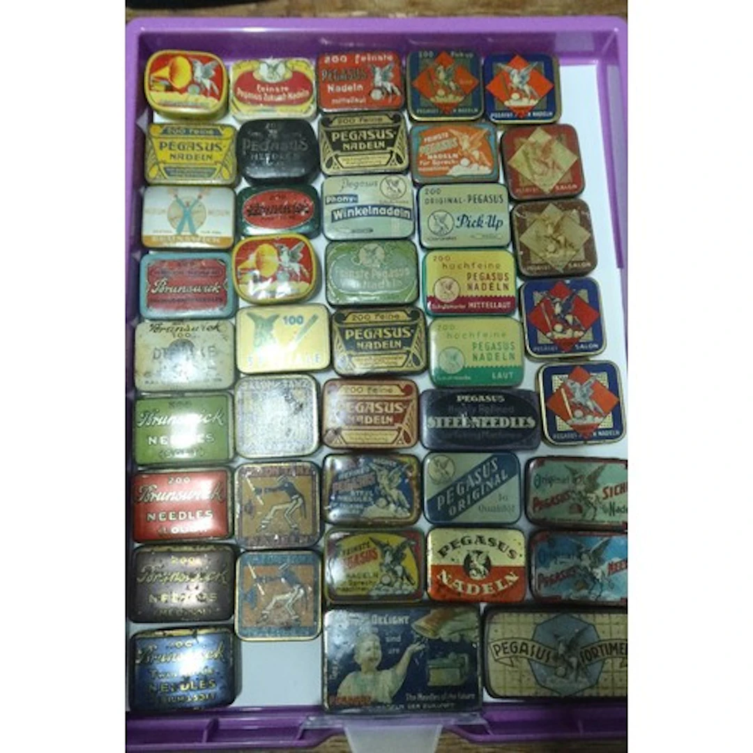 A tray of vintage gramphone needle tins