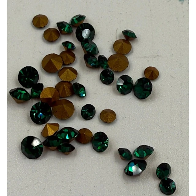 A quantity of loose and set emeralds. Various sizes and weig...