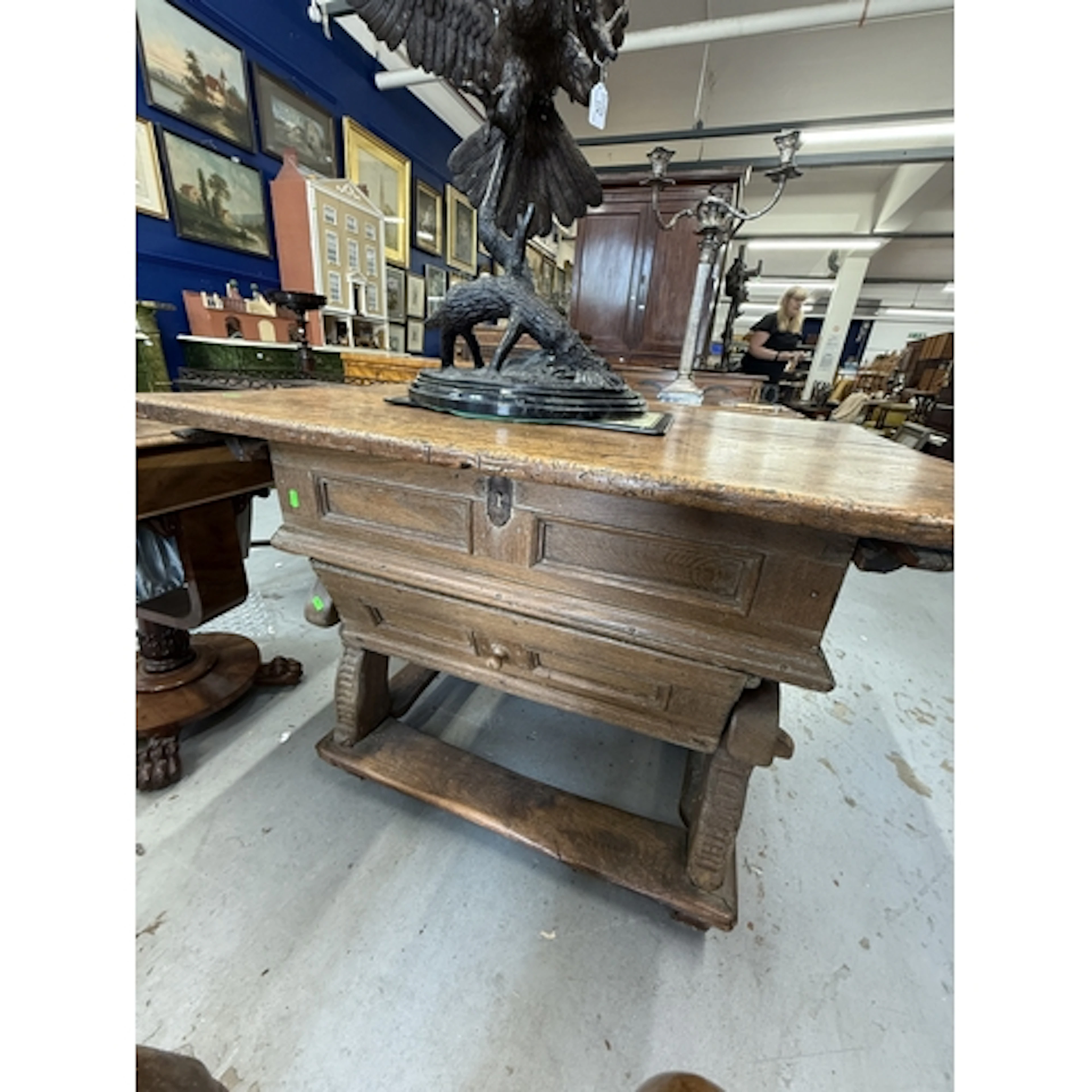 Furniture: Furniture: Early 18th century Dutch oak pay tabl...