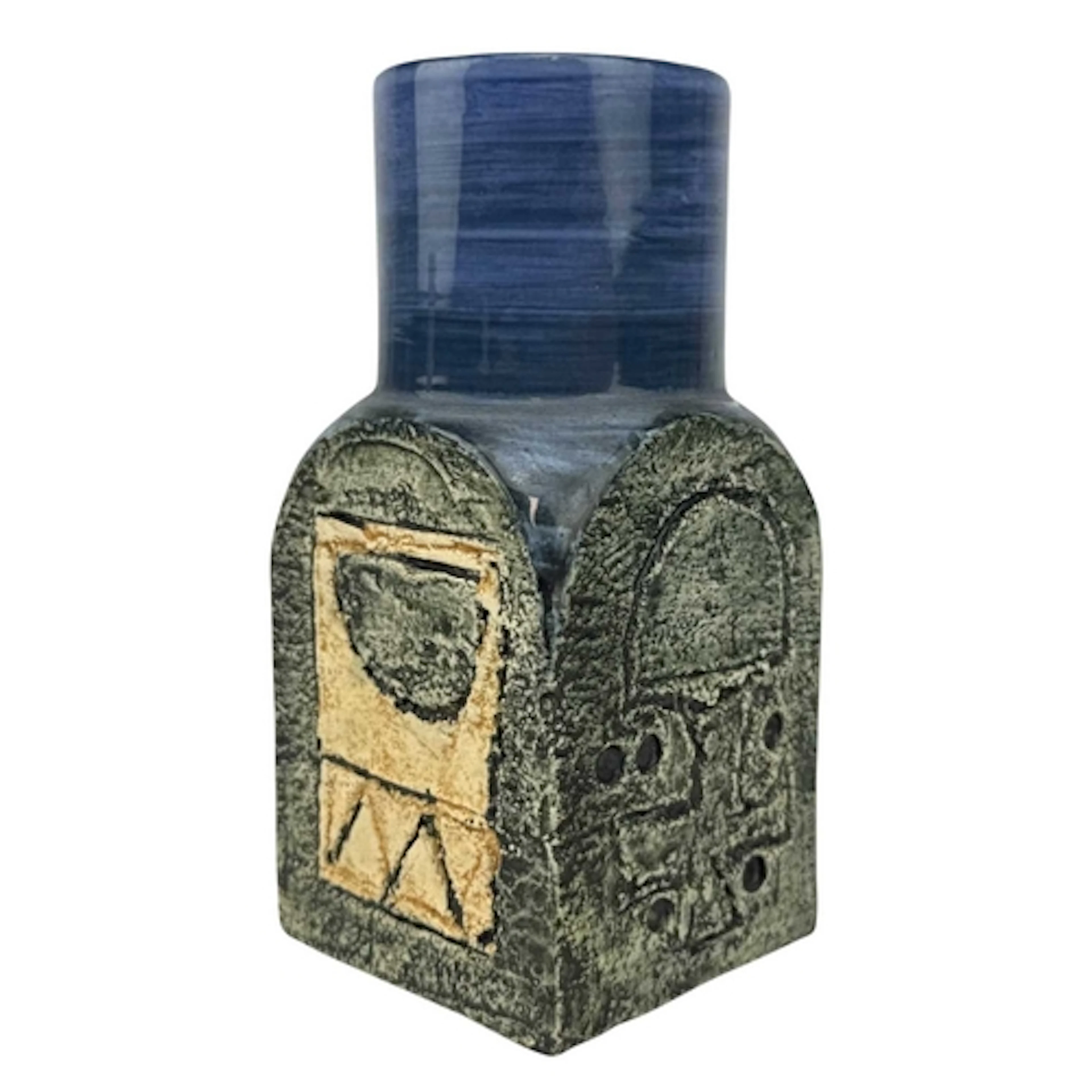 Avril Bennet for Troika Pottery - A 20th century Cornish spi...