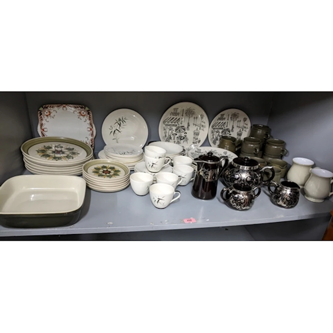 A mixed lot of mainly brass and wooden items to include a la...