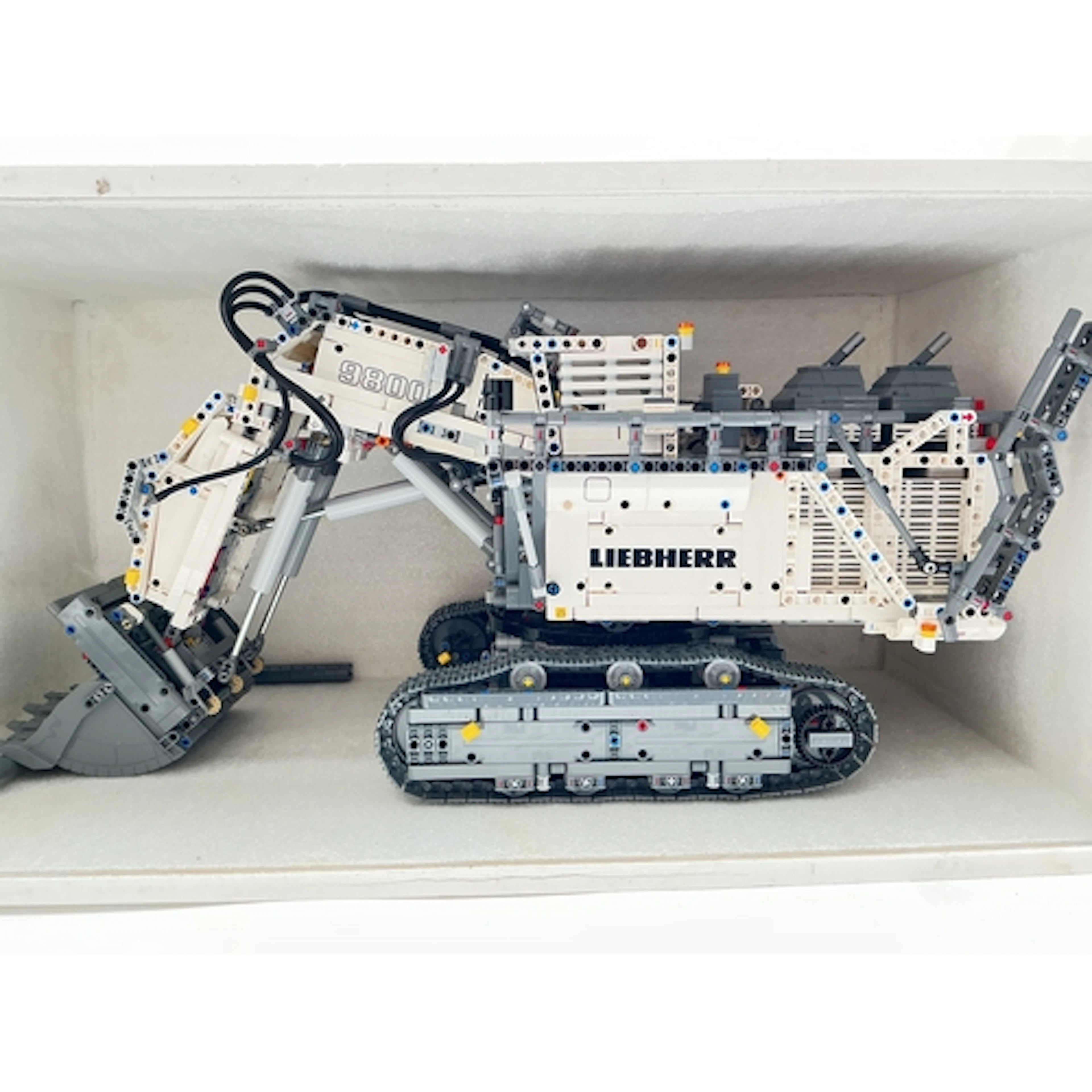 A Lego Technic Liebherr R9800 Excavator #42100 In Disp...