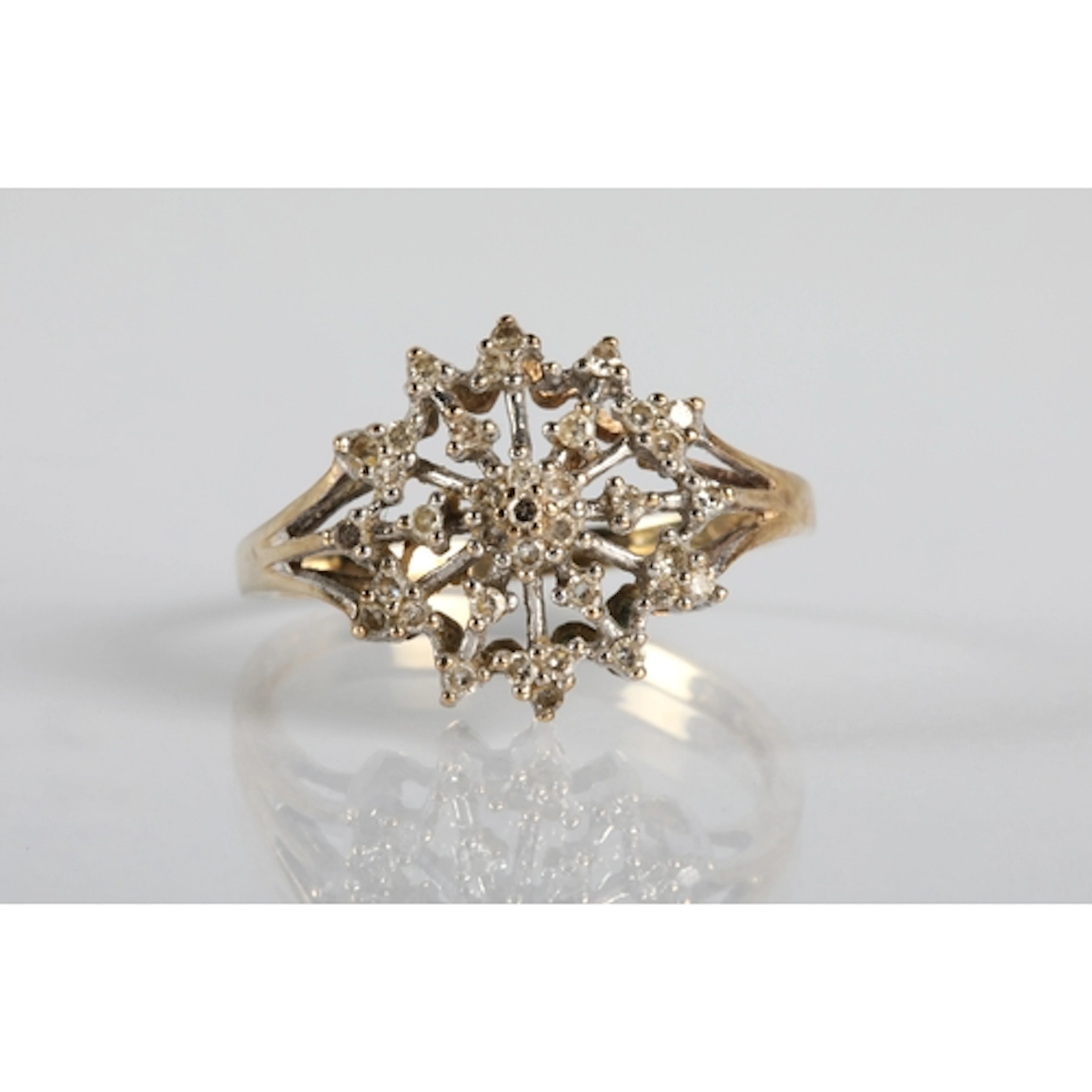 Ladies 9ct gold diamond cluster ring, size P, Gross weight 2...