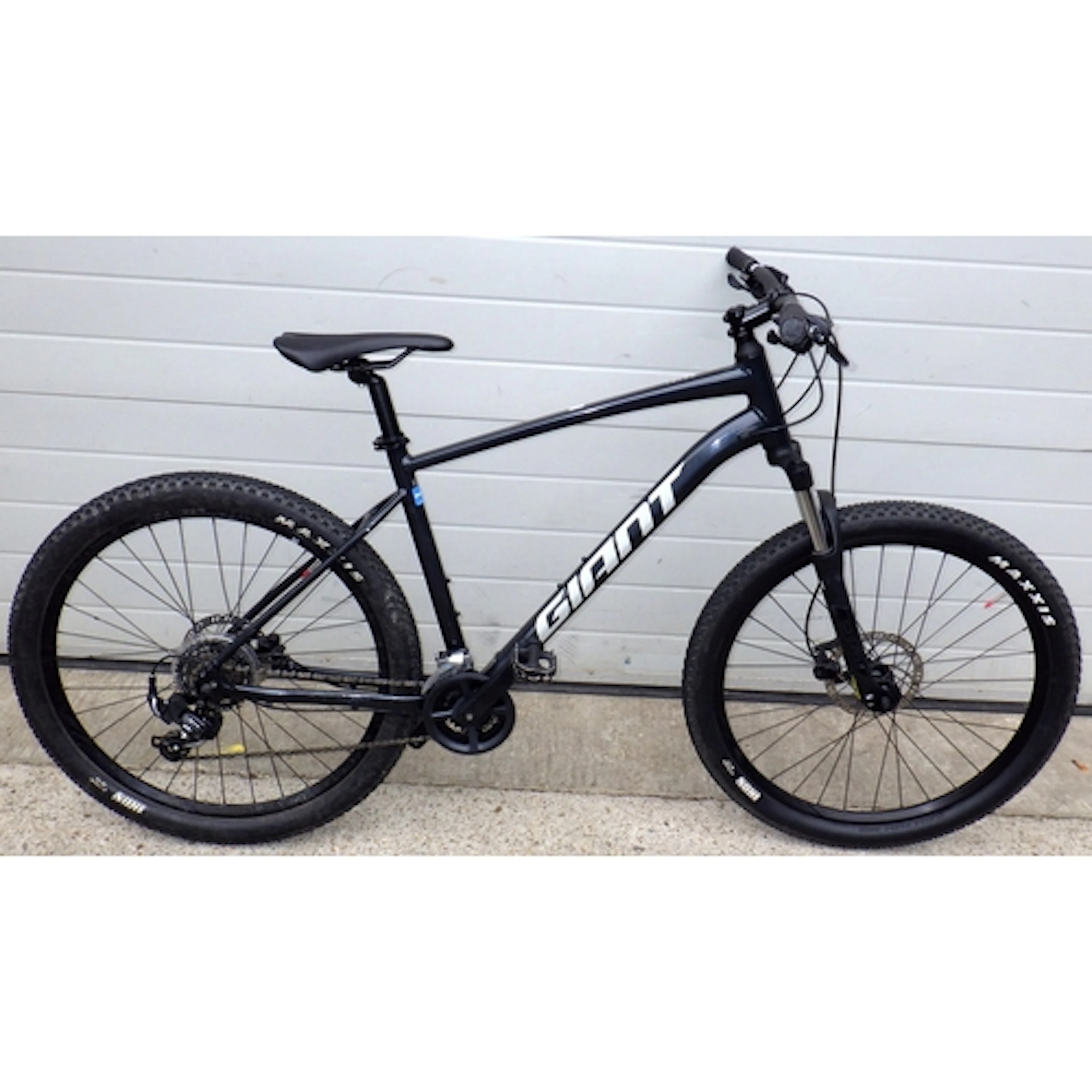 A black Giant Talon mountain bike, back wheel wobbly (a/f)