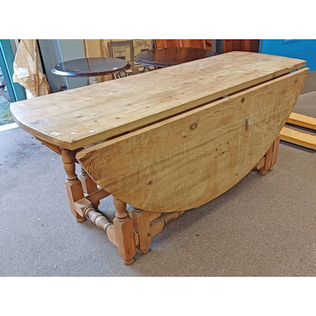 20TH CENTURY PINE DROP LEAF DINING TABLE ON TURNED SUPPORTS