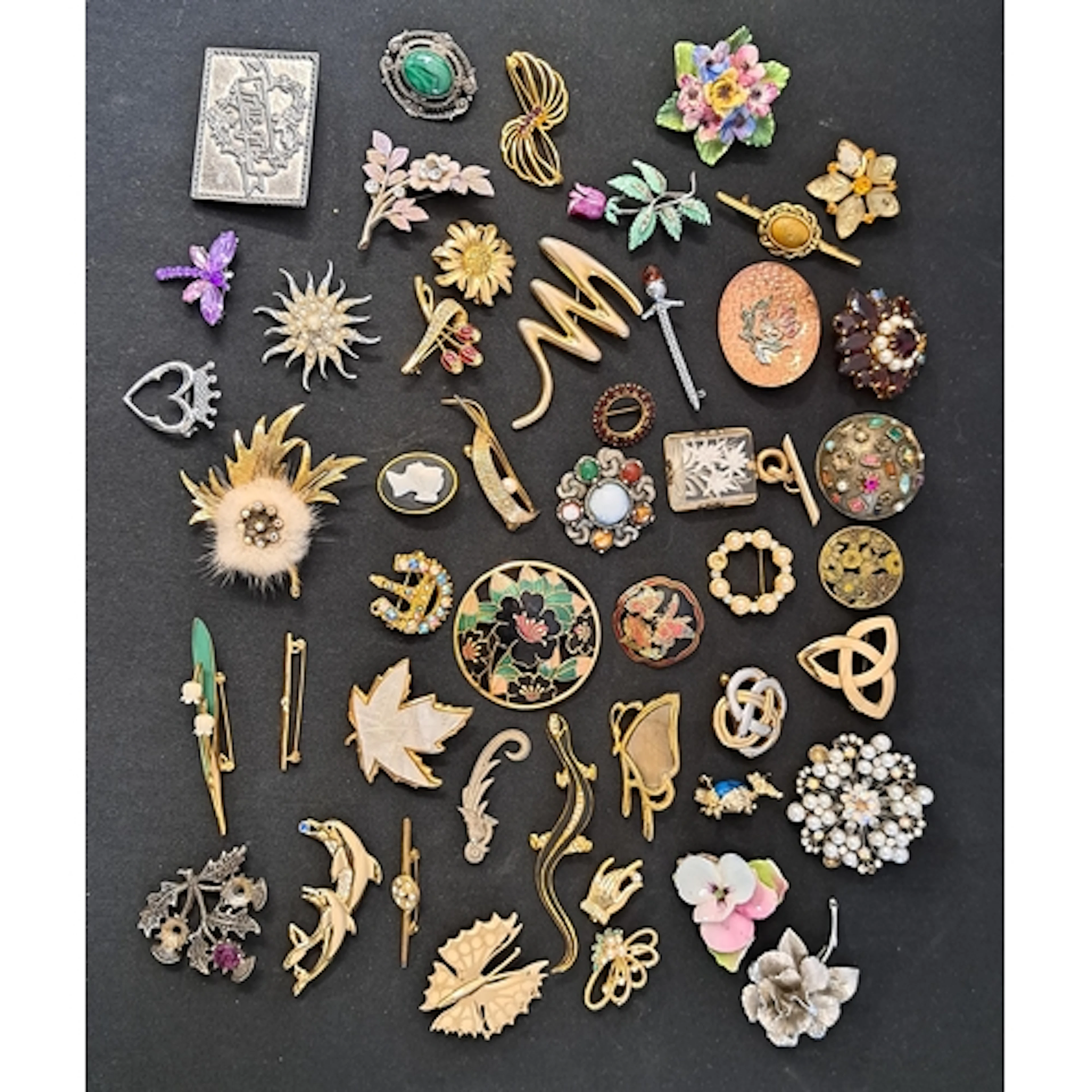 SELECTION OF FORTY-SEVEN VINTAGE BROOCHES including paste, m...