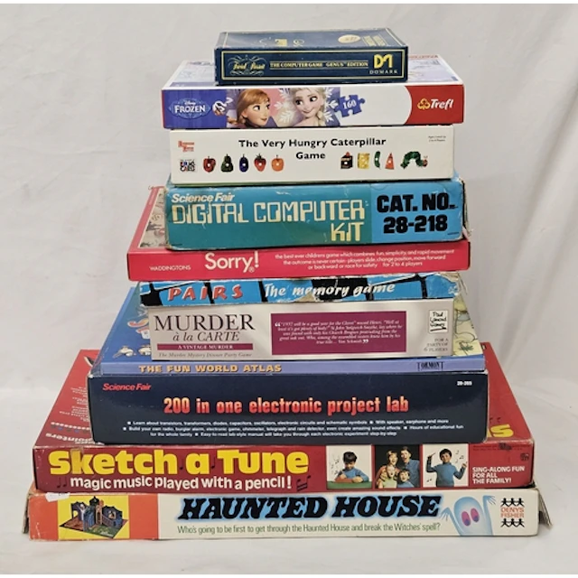 Board Games incl. Paris The Memory game, Murder A La Carte, ...
