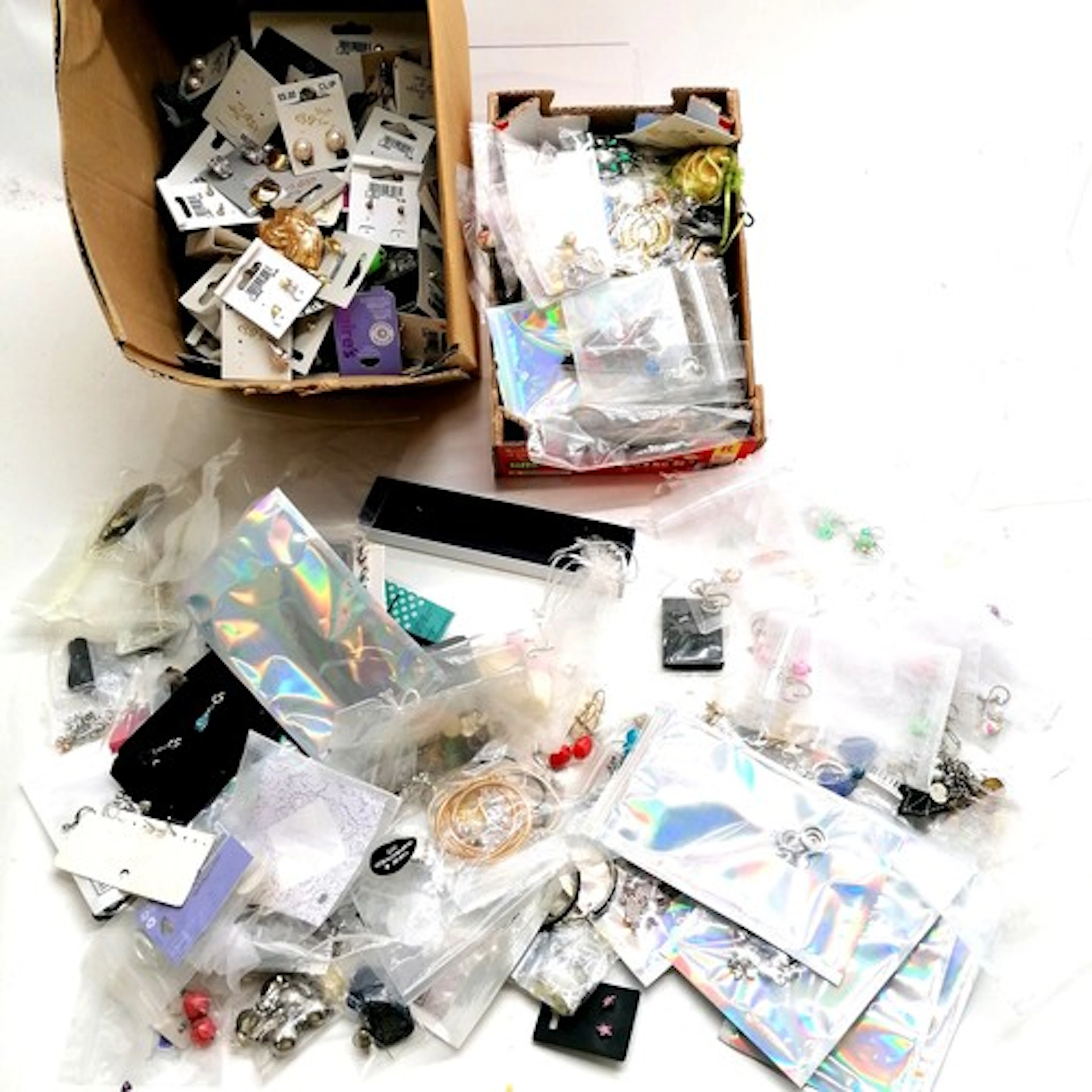 Qty of costume jewellery inc unworn on retail cards, packet,...