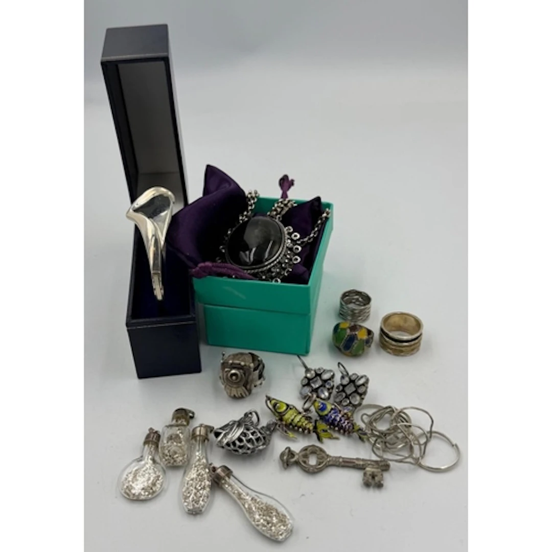 A selection of quality silver jewellery to include bangle, p...