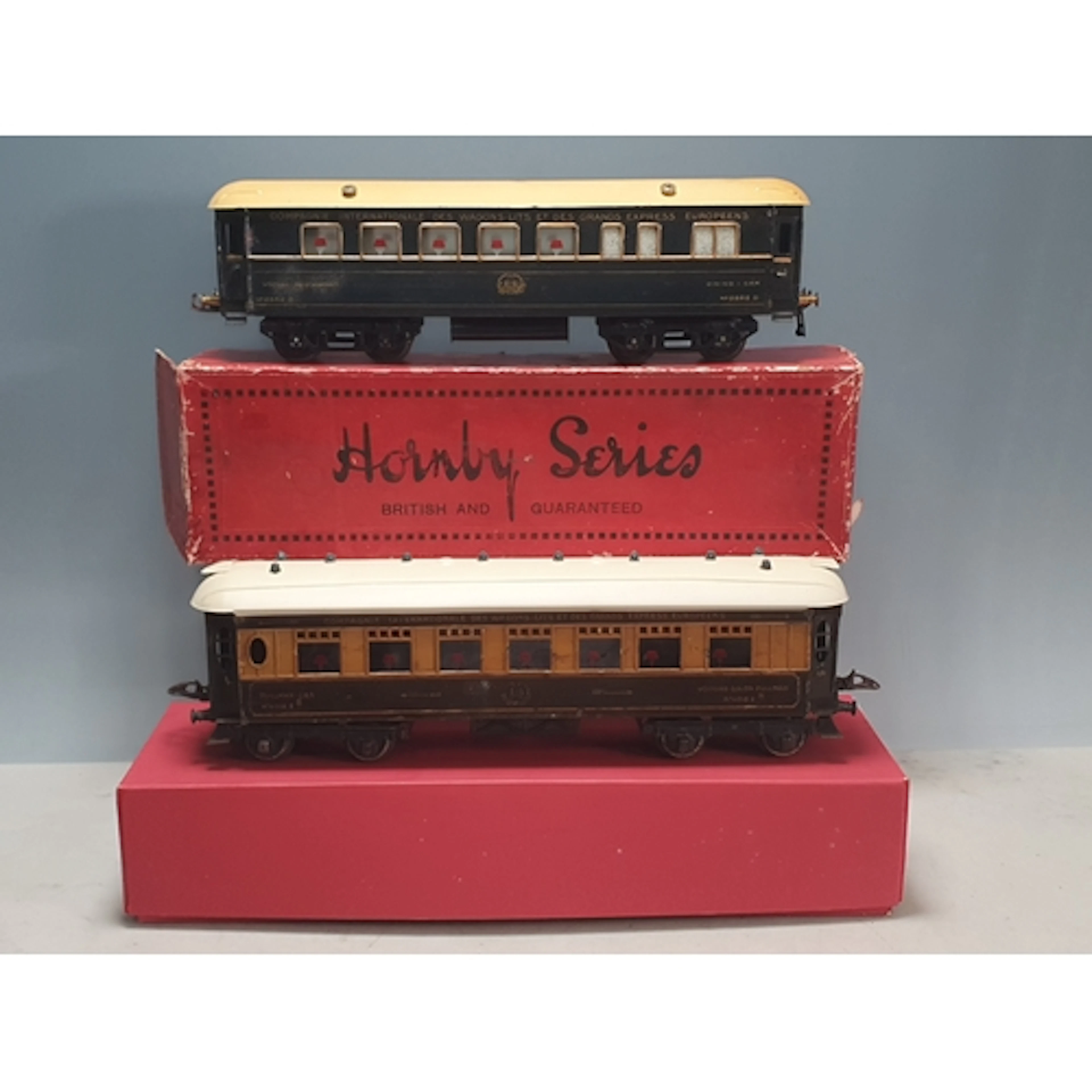 A boxed Hornby 0 gauge No.3 Riviera Blue Train Coach, VG, bo...