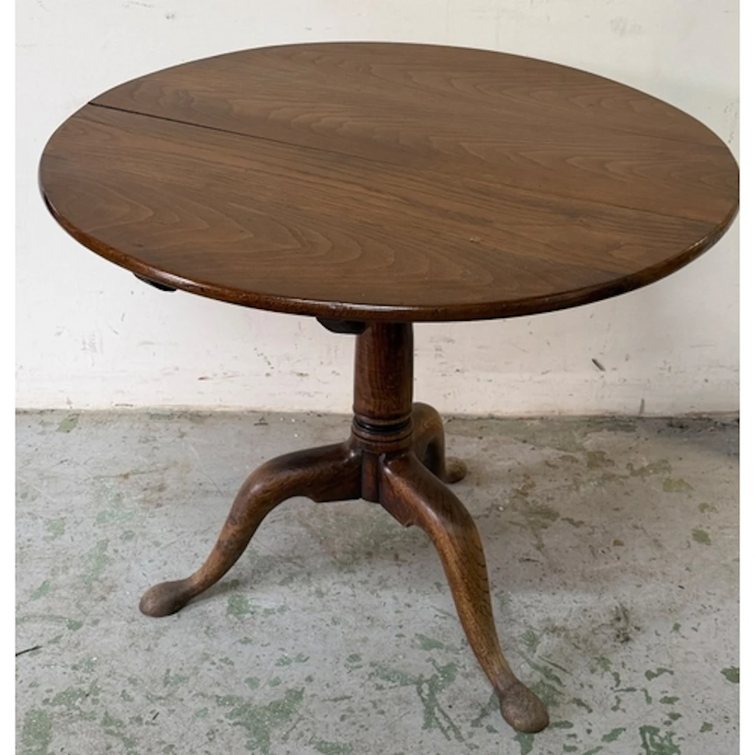 A George III style tilt top occasonal table