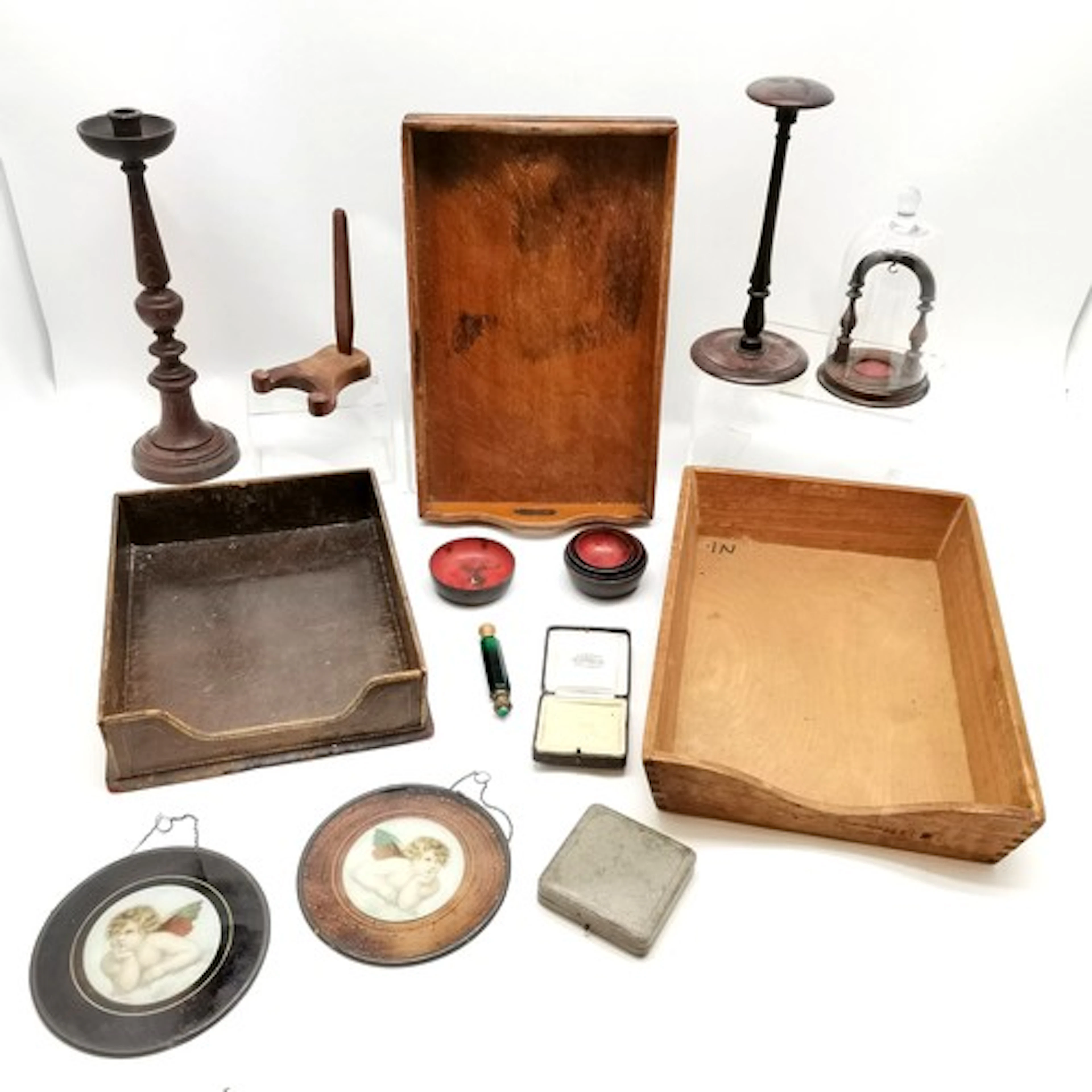 Qty of treen inc 3 x vintage wooden trays, turned wooden wig...