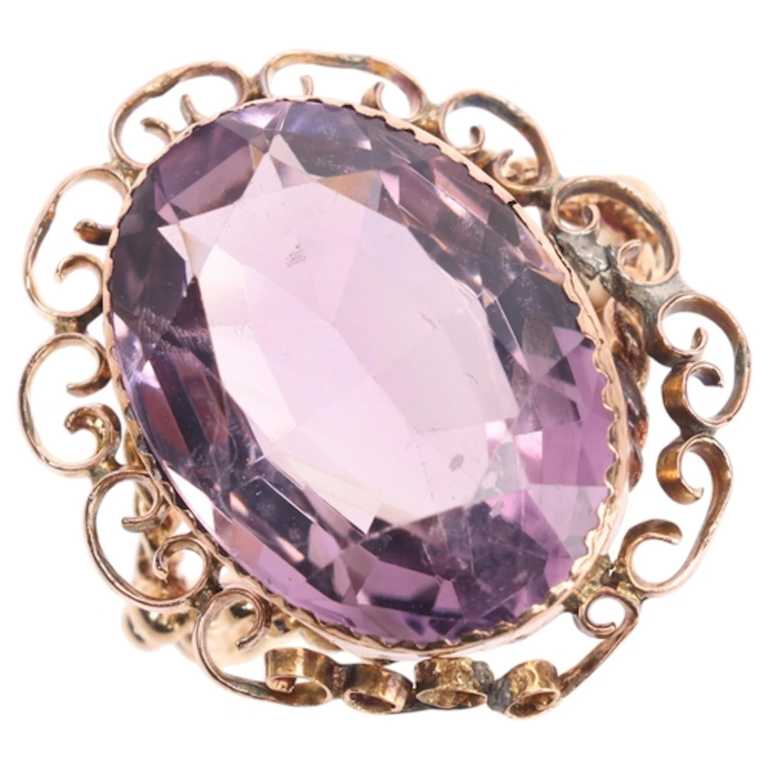 A Vintage 9ct gold single stone amethyst ring, rub-over set ...