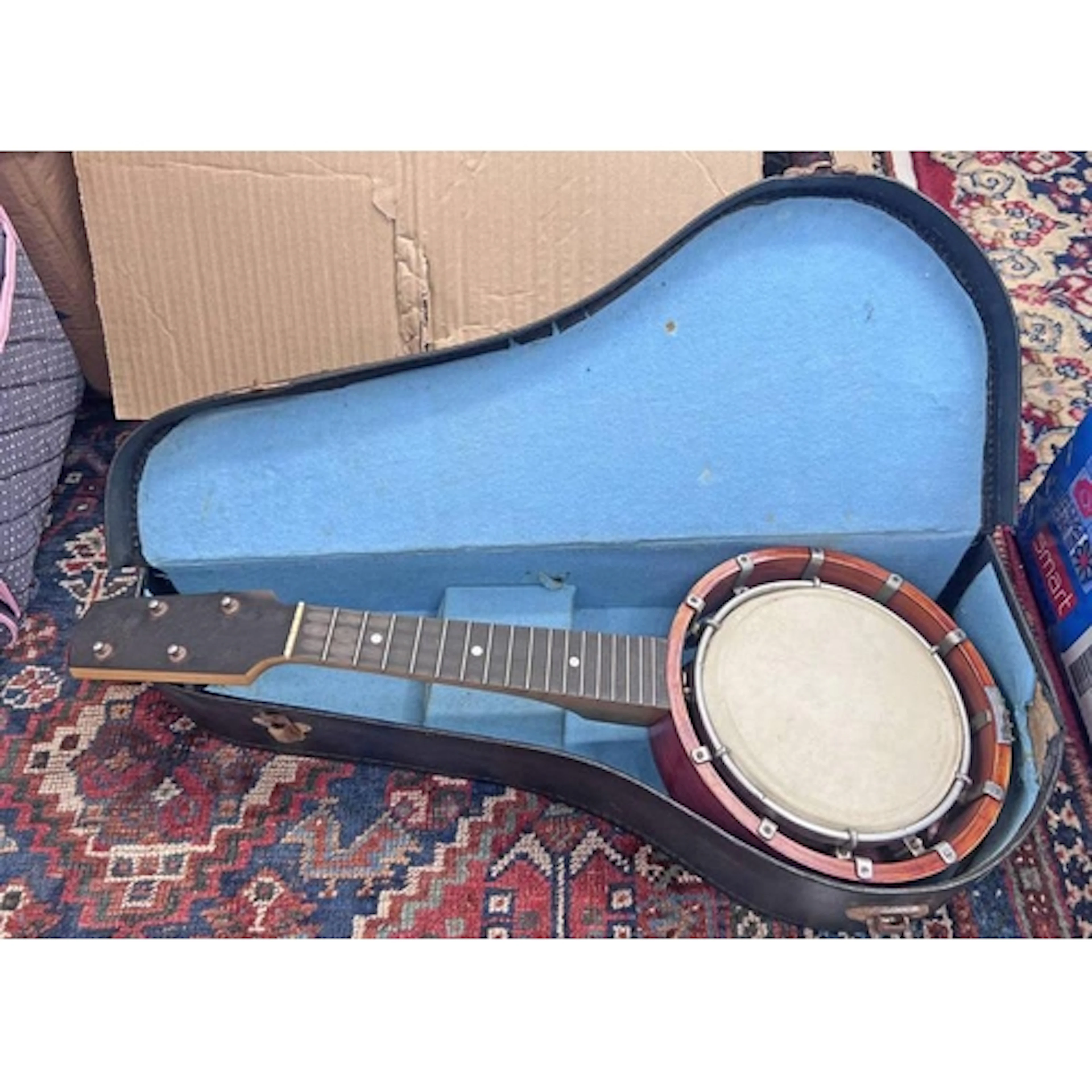 UKULELE BANJO IN CASE