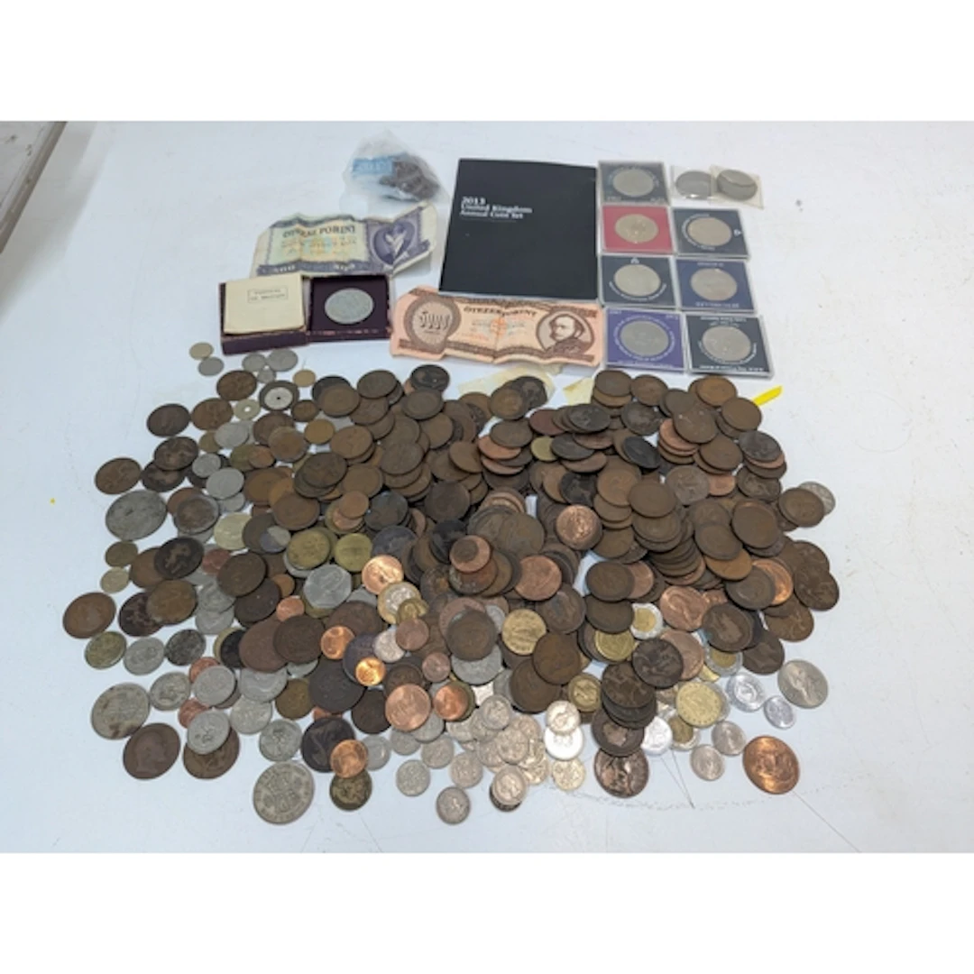 World coins, mainly British to include commemorative example...