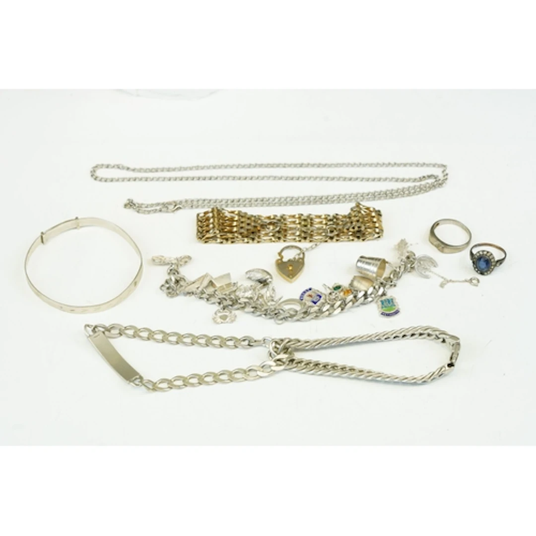Collection of jewellery, to include: a white metal charm cha...