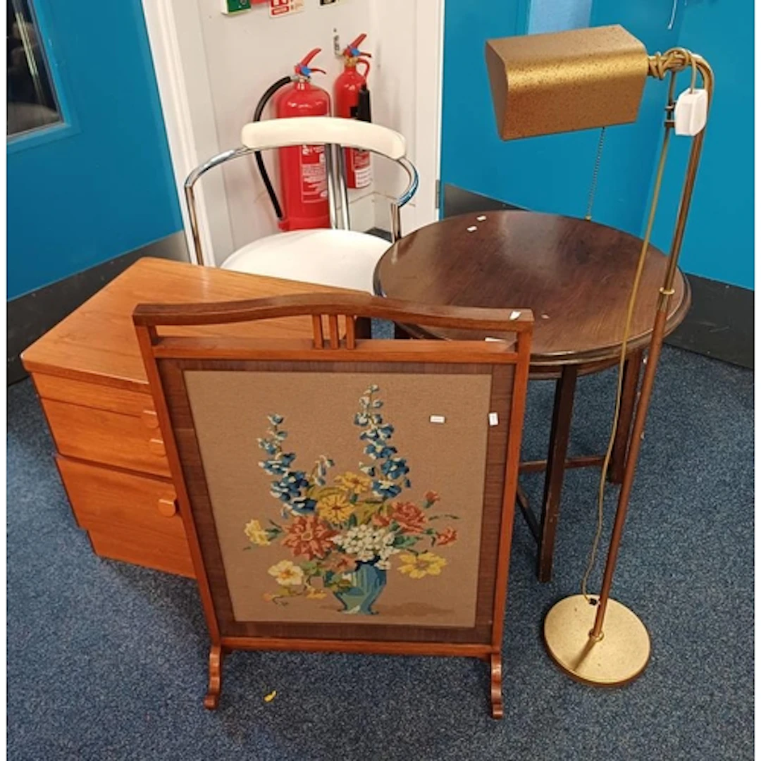 MAHOGANY FRAMED FLORAL TAPESTRY FIRE SCREEN, STAG TEAK 2 DRA...