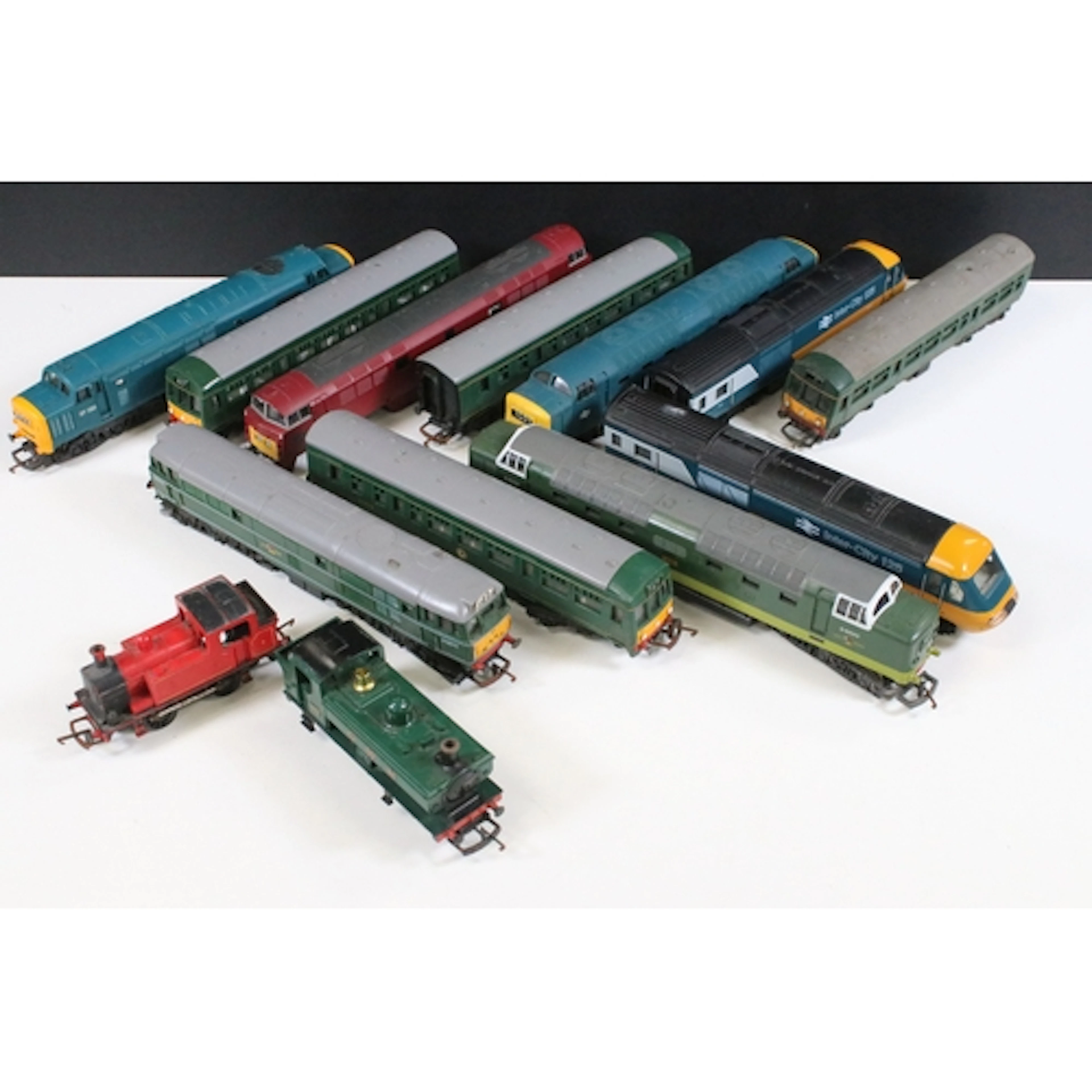 13 OO gauge locomotives to include Hornby 37130 Diesel Engin...