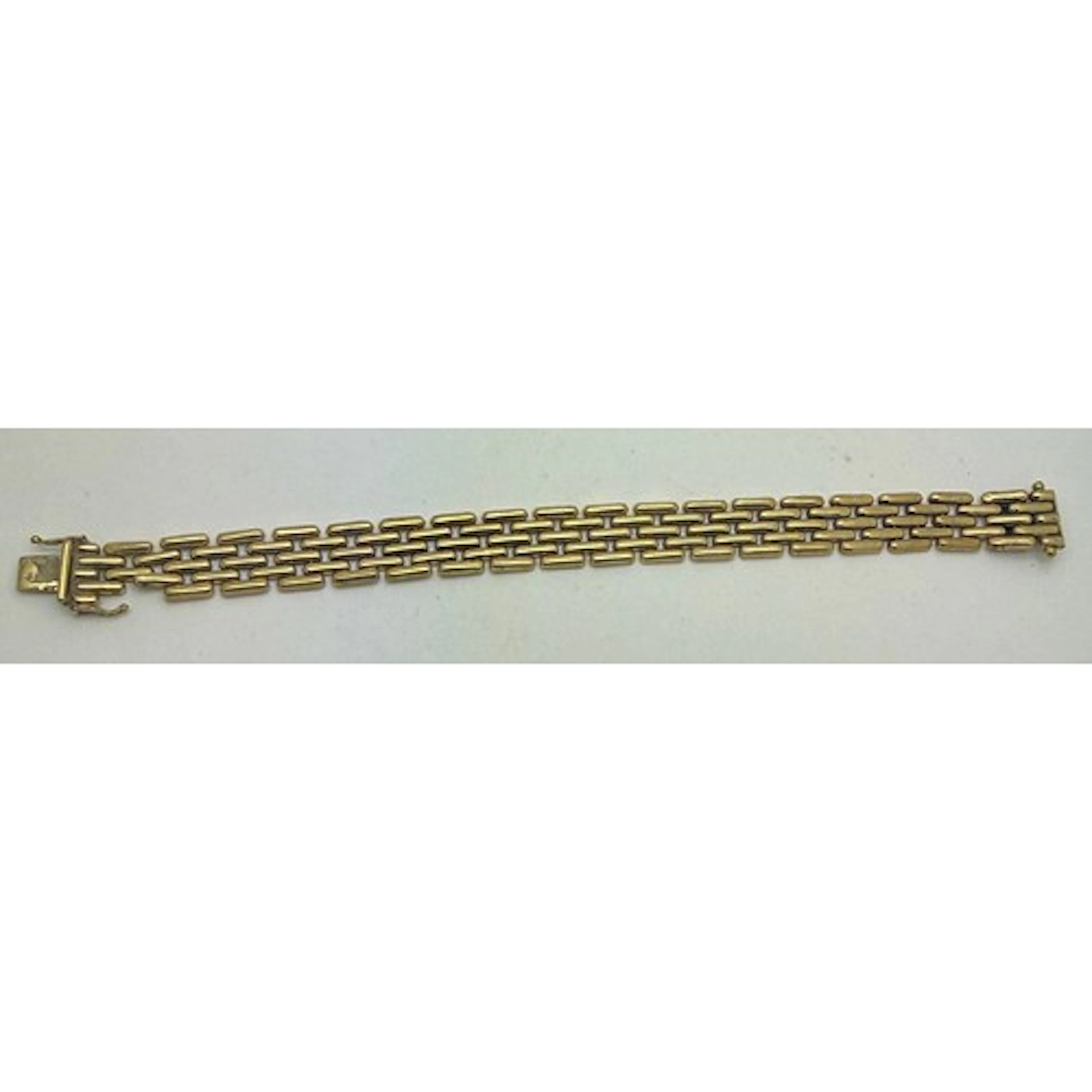 A 9 carat gold bracelet. 19cm l. Weight 22.6gm.