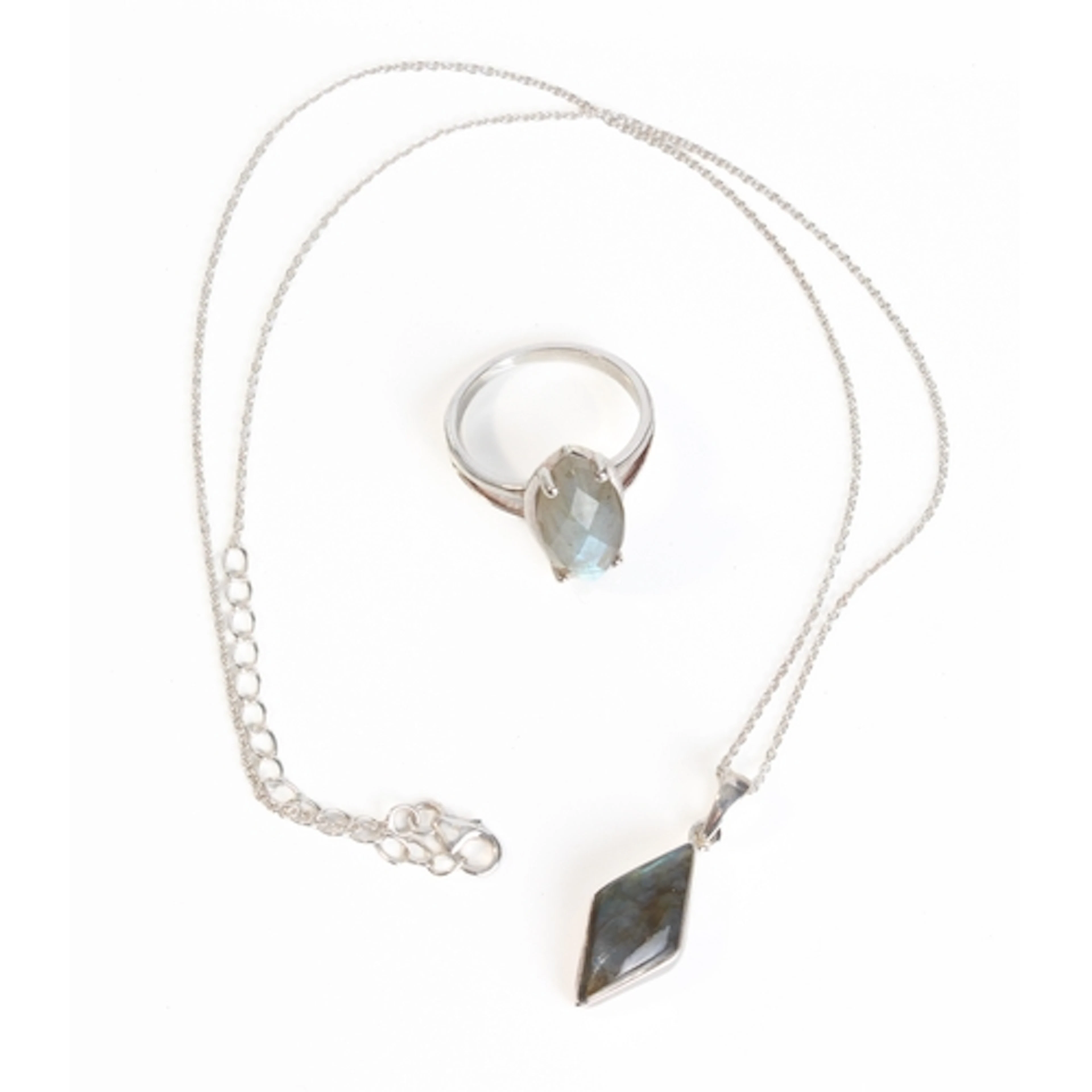 A Paul Island labradorite and sterling silver necklace, 7.6c...