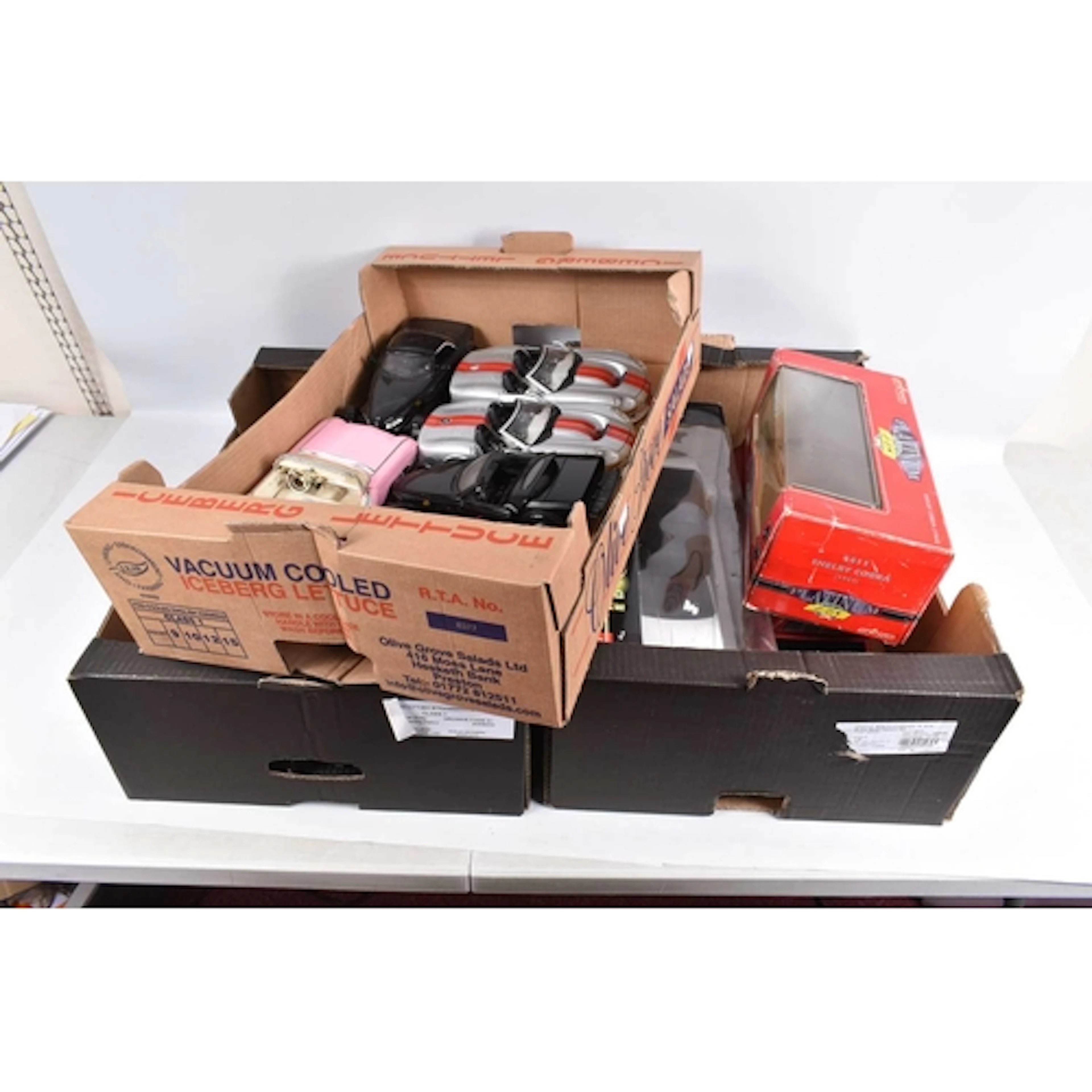 A GROUP OF BBURAGO, MAISTO AND SIMILAR DIECAST MODEL VEHICLE...