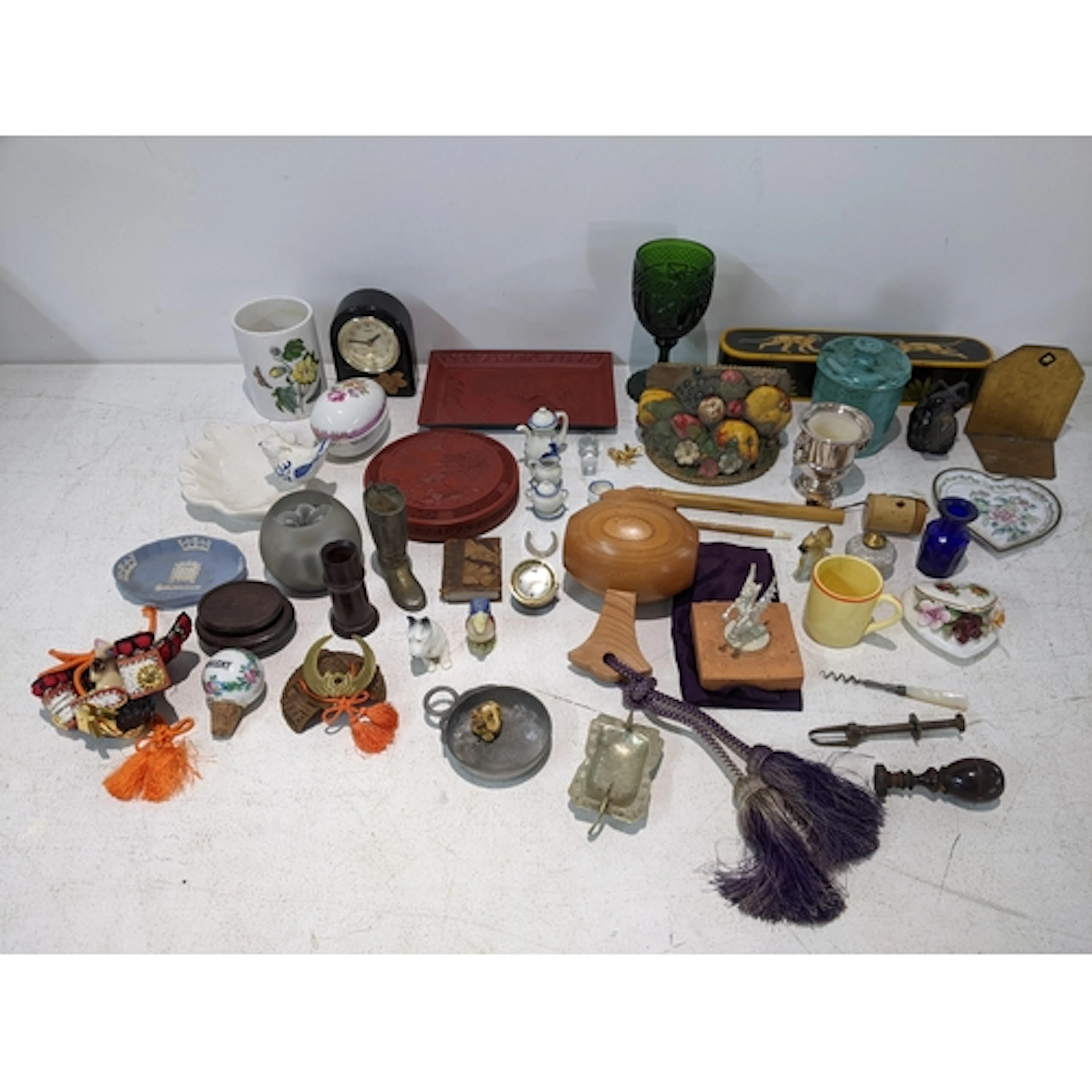 A mixed lot to include oriental style items, a green glass g...