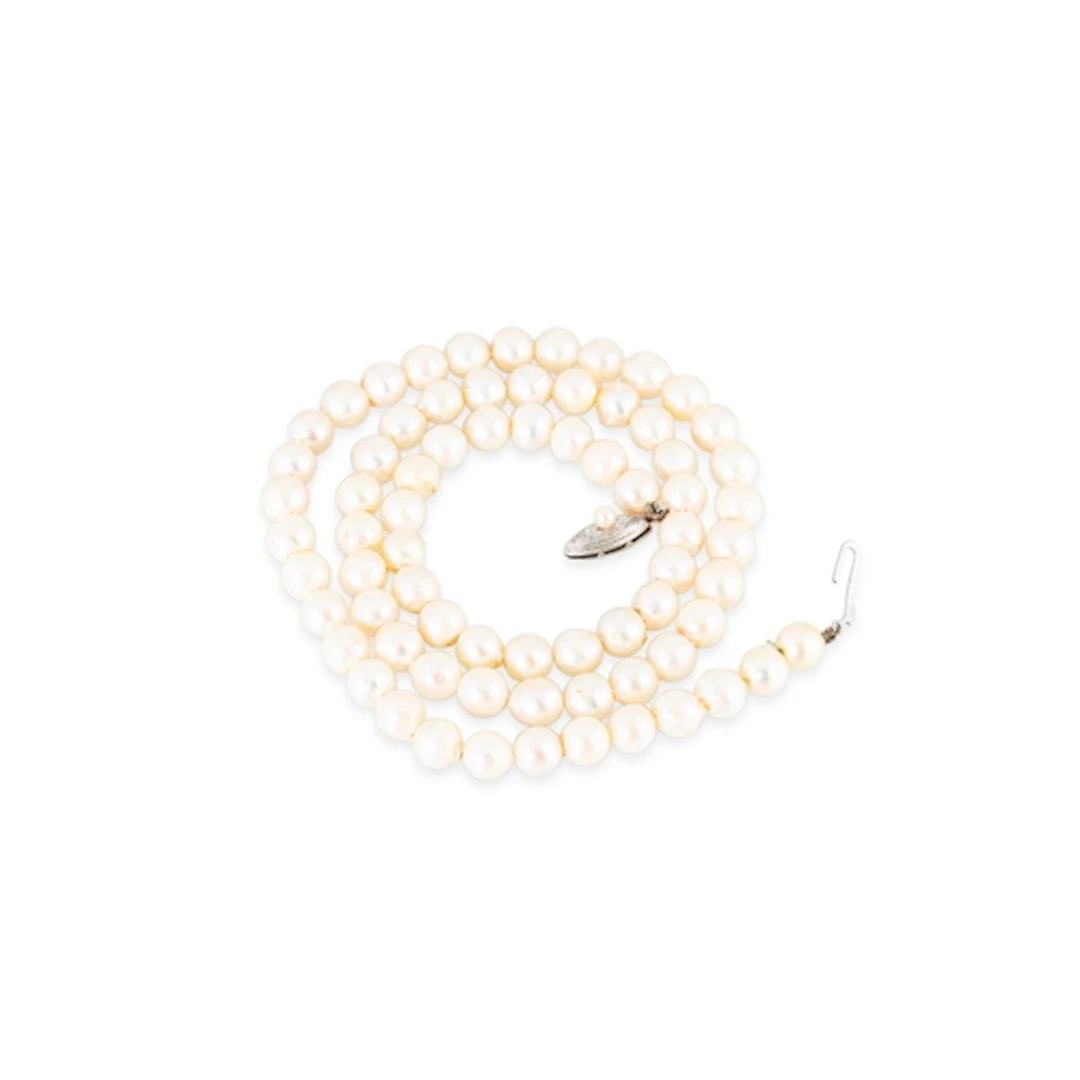 A CULTURED PEARL SINGLE STRAND NECKLACE, with a silver clasp...