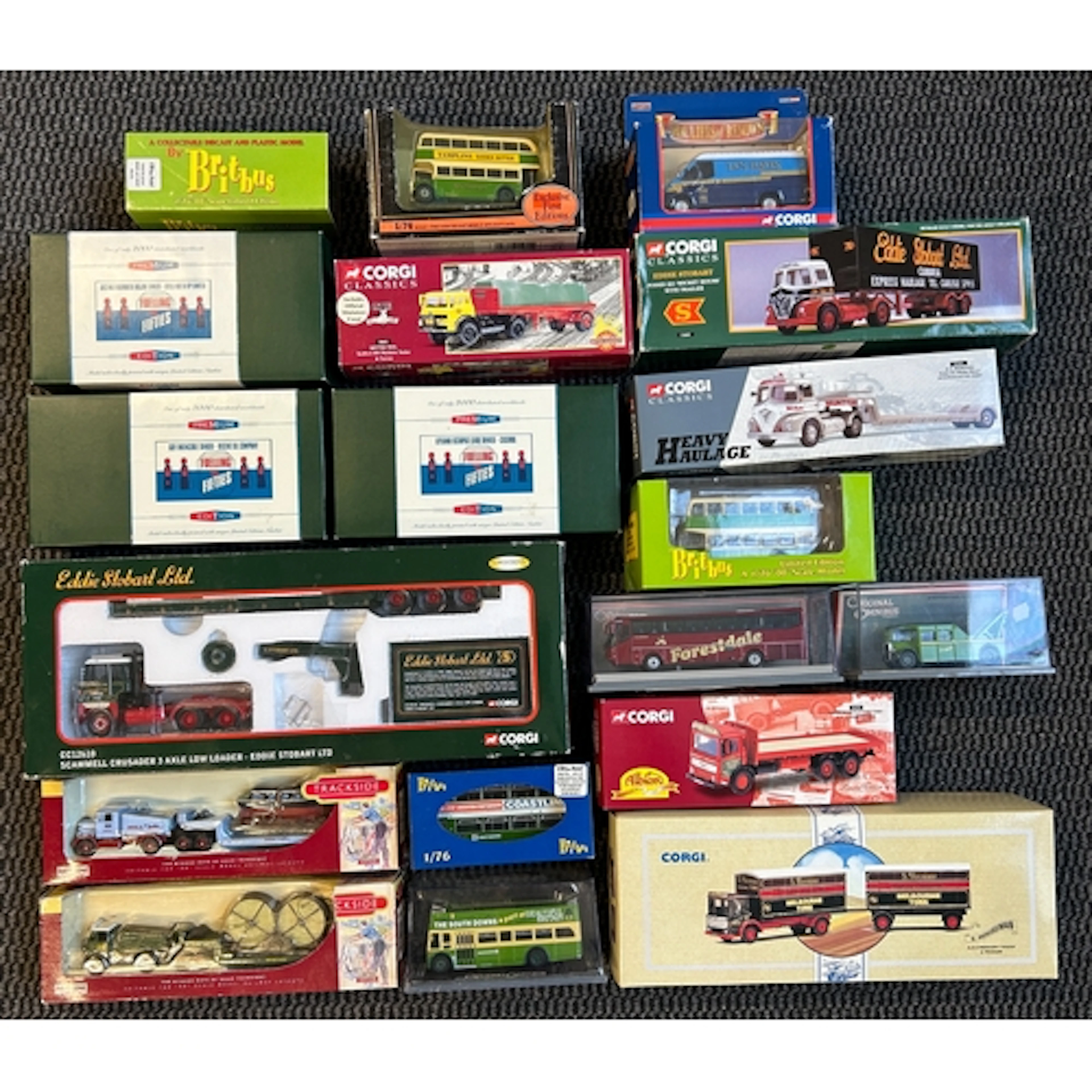 12 Corgi Classics etc. 3x 'Fuelling The Fifties' series - Gu...