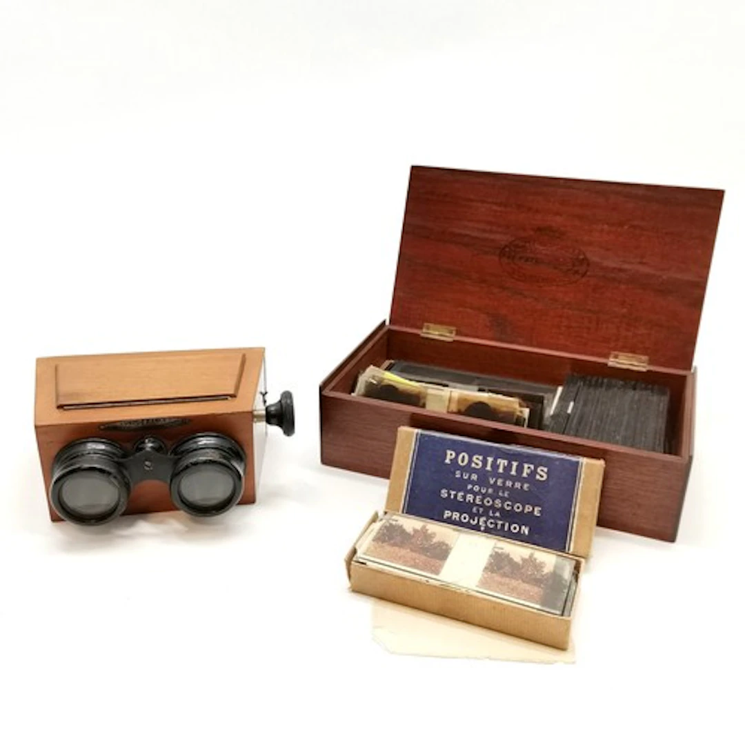 Antique Unis-France 76/3 Stereoscope viewer t/w qty of glass...