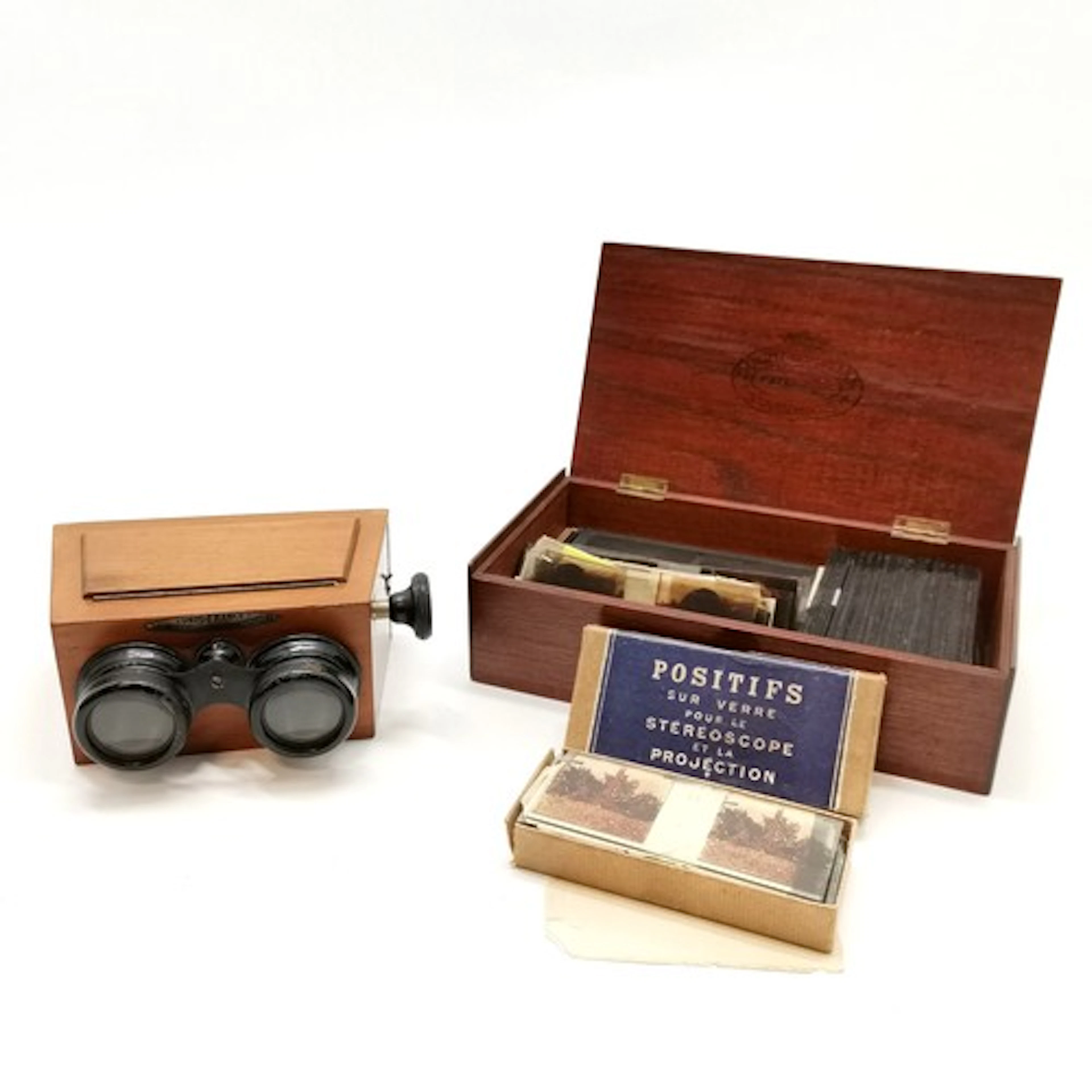 Antique Unis-France 76/3 Stereoscope viewer t/w qty of glass...