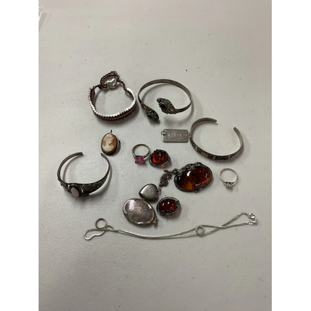 Qty silver jewellery to inc Amber, bracelets, Links of Londo...