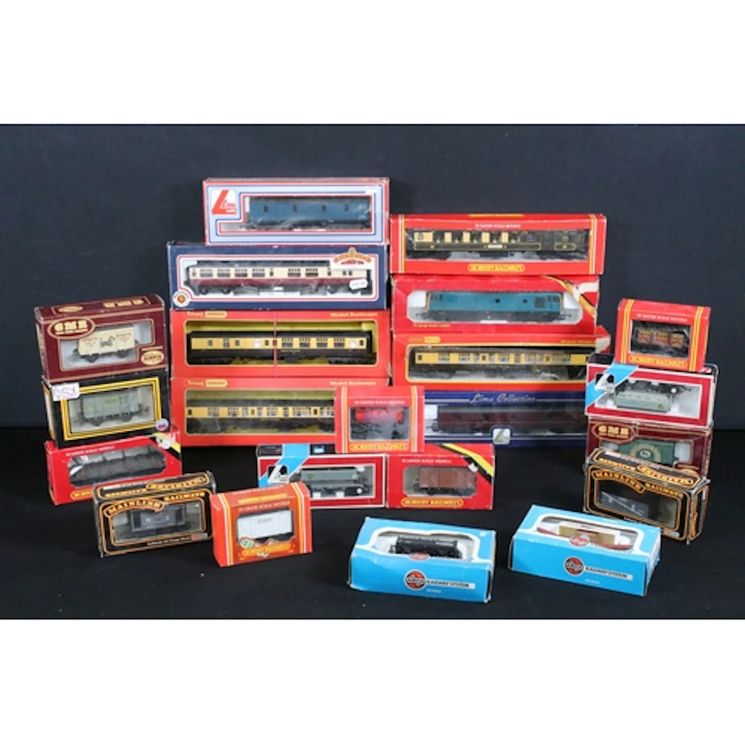 21 Boxed OO gauge items of rolling stock to include 9 x Horn...