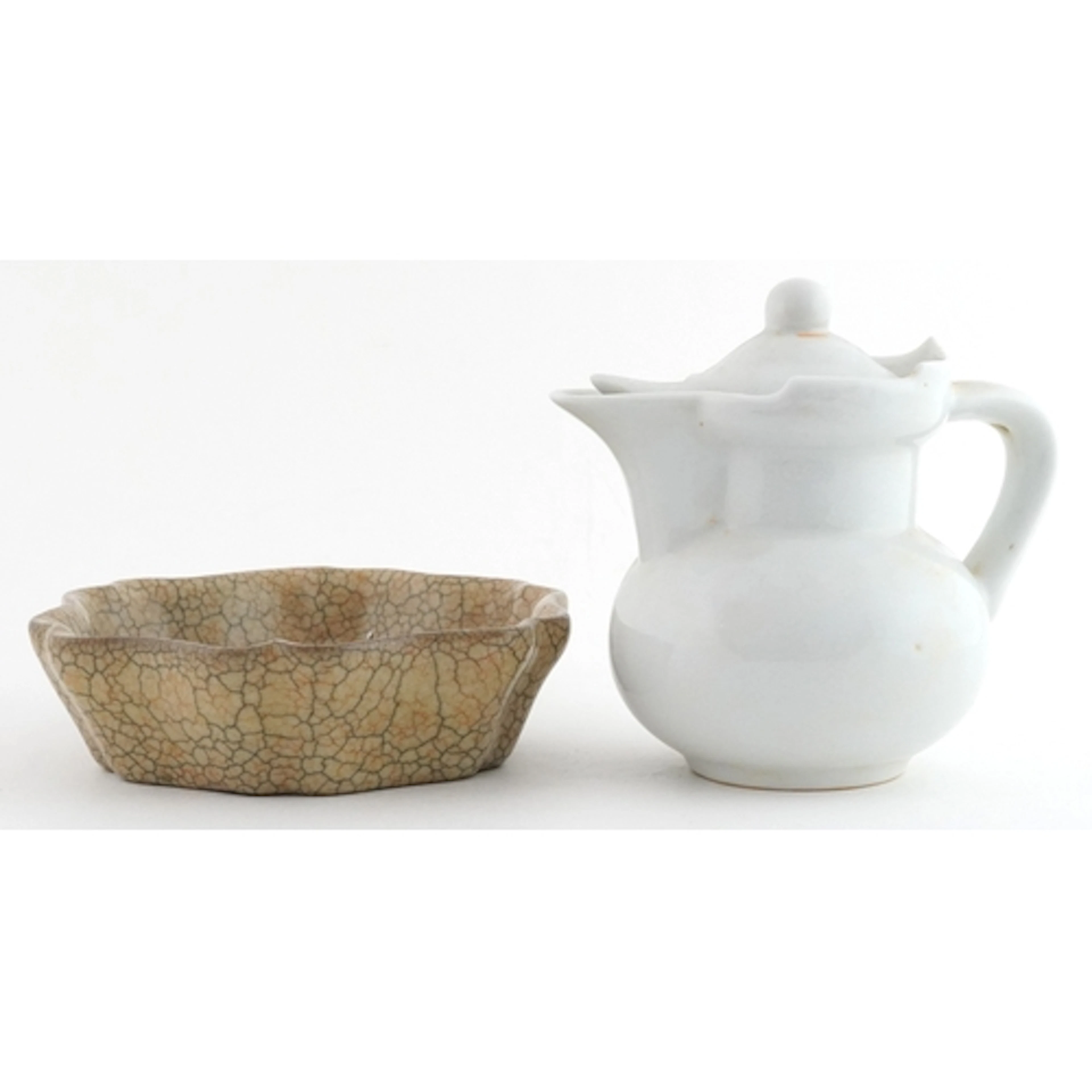 Two Chinese porcelain vessels comprising a white glazed lidd...