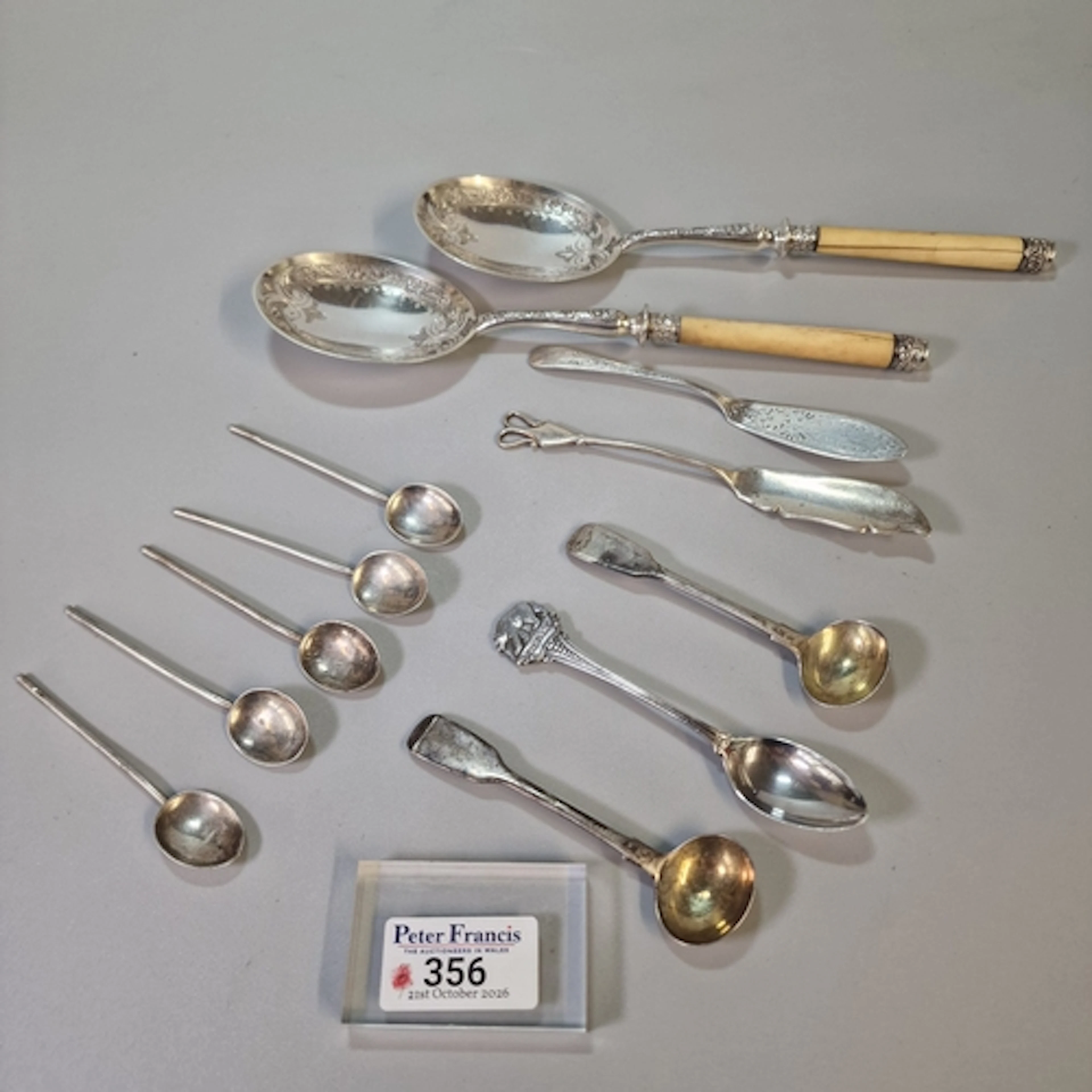 Bag of miscellaneous silver to include various spoons and fi...