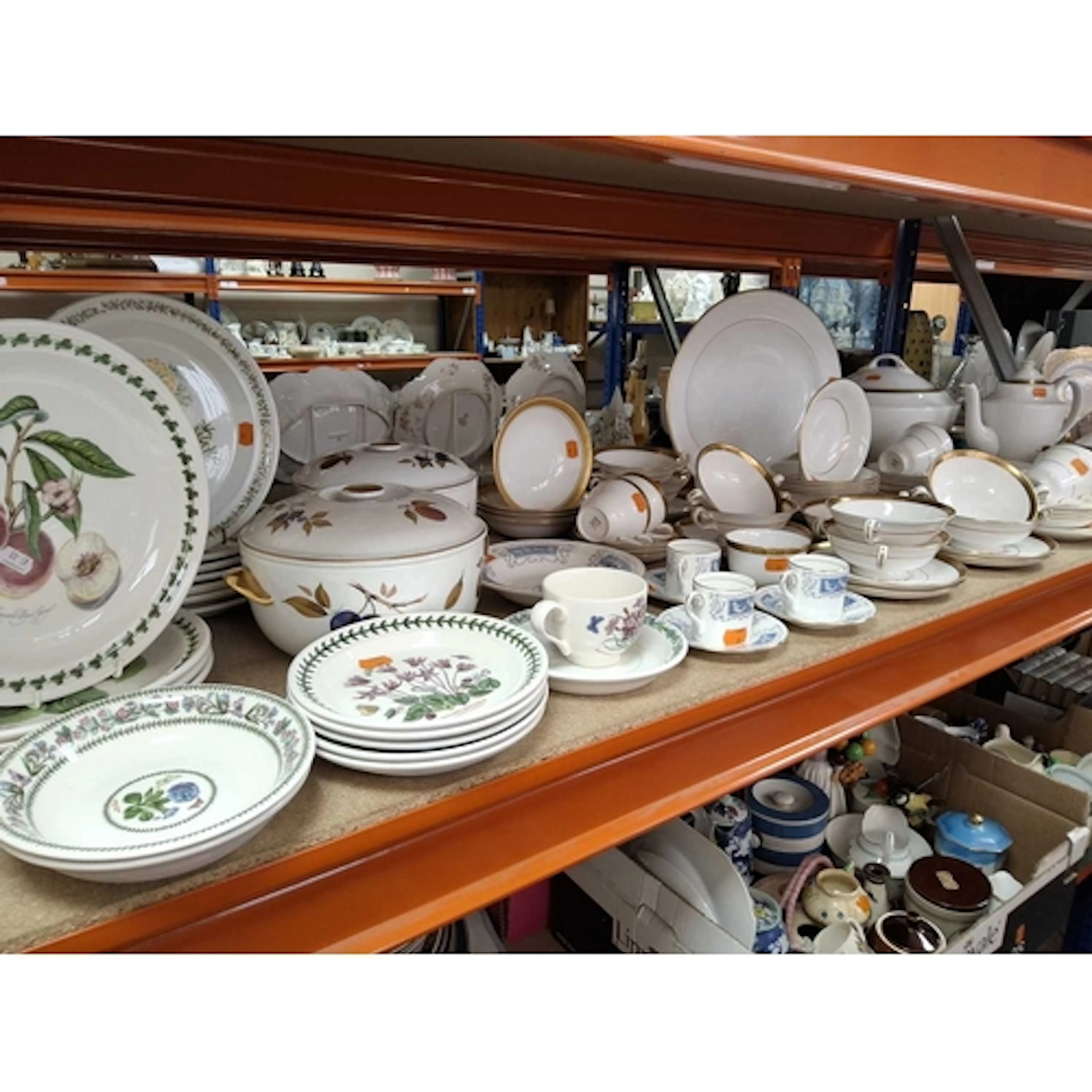 AN ASSORTMENT OF TABLE CERAMICS FROM VARIOUS MAKERS comprisi...