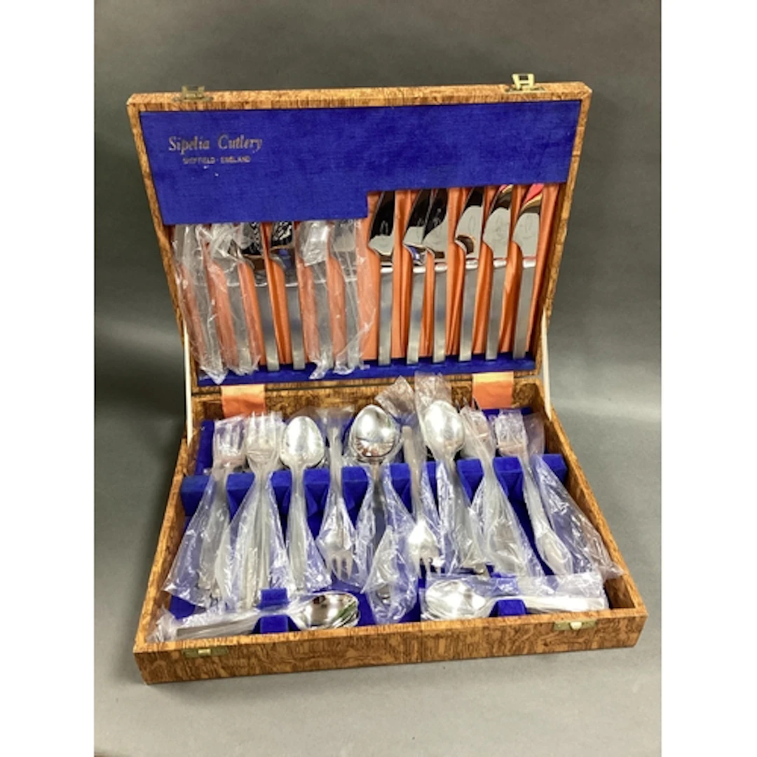 SIPELIA CUTLERY (Sheffield); Six Setting Canteen of Mid Cent...